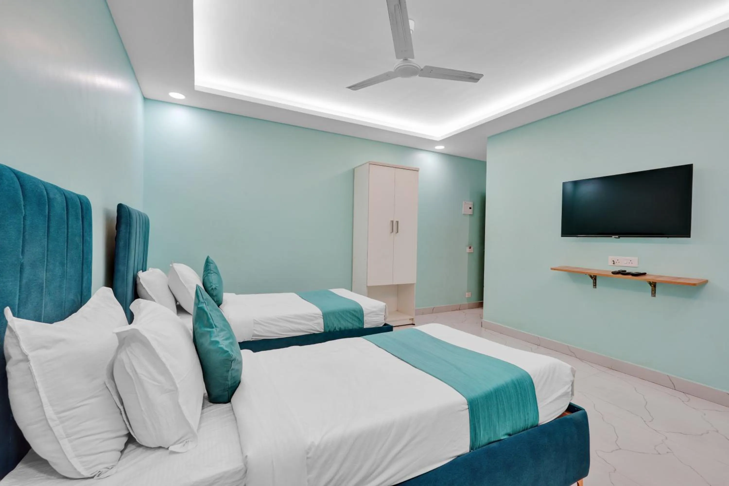 Bed in Rohaan Hotels Medavakkam by UPAR