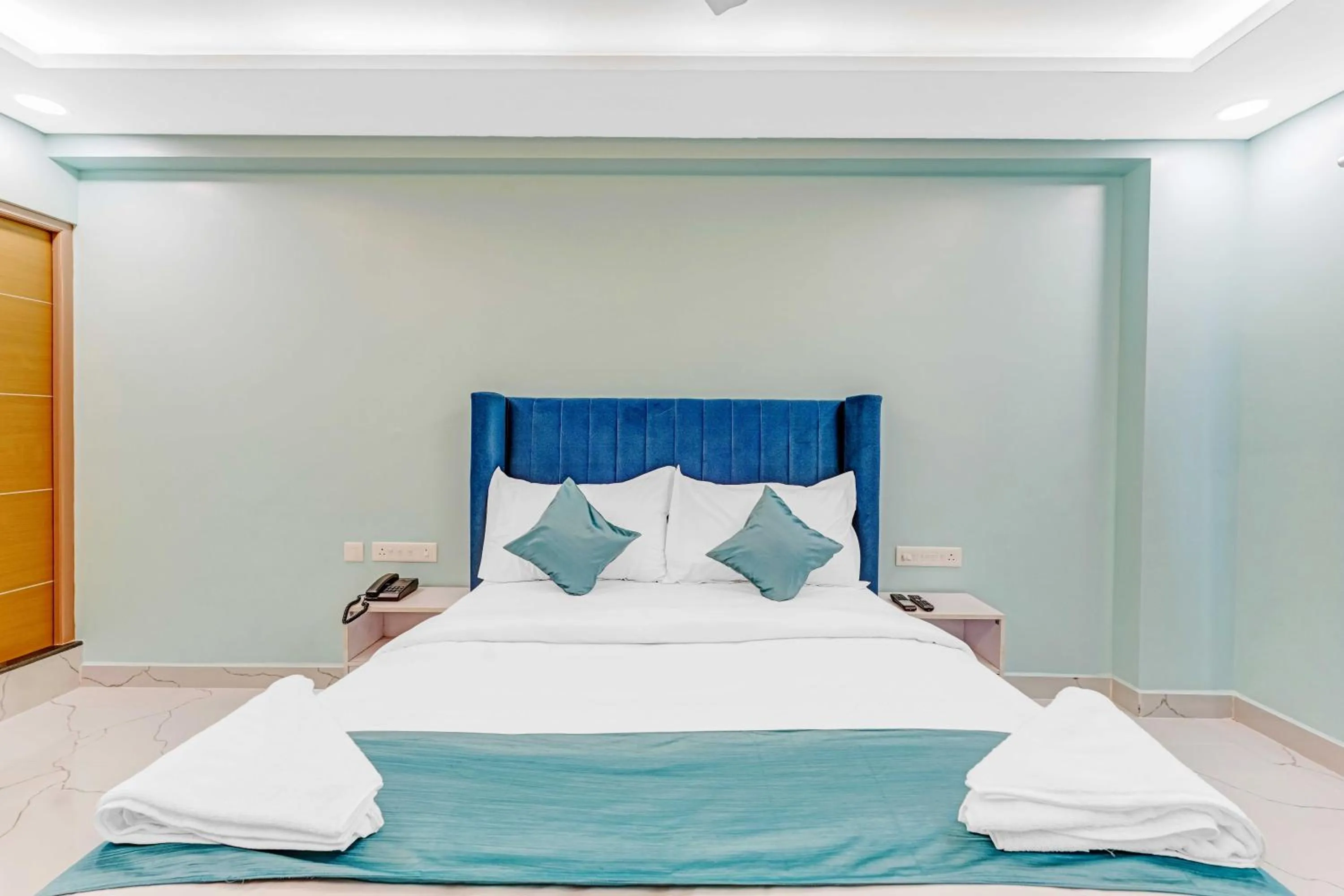 Bedroom, Bed in Rohaan Hotels Medavakkam by UPAR