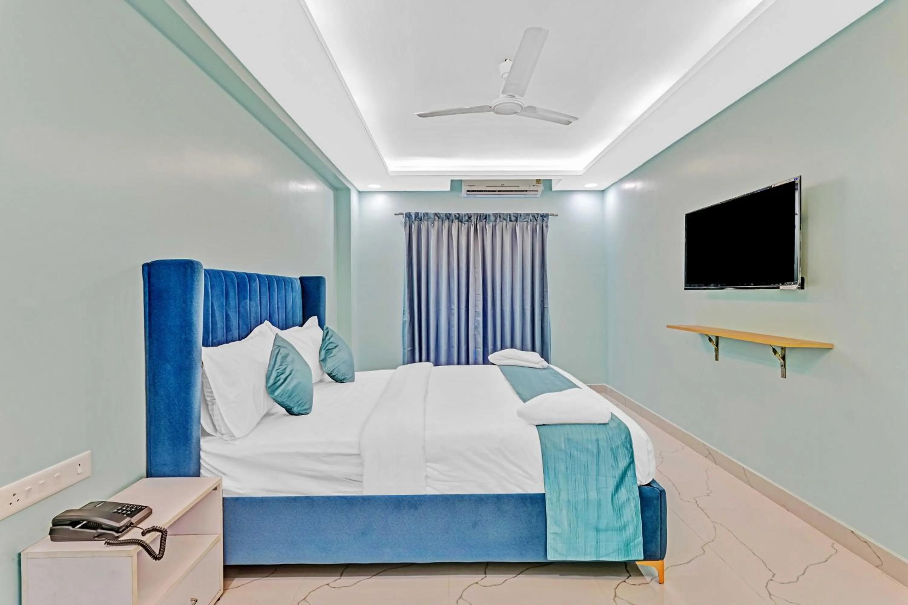 Bed in Rohaan Hotels Medavakkam by UPAR