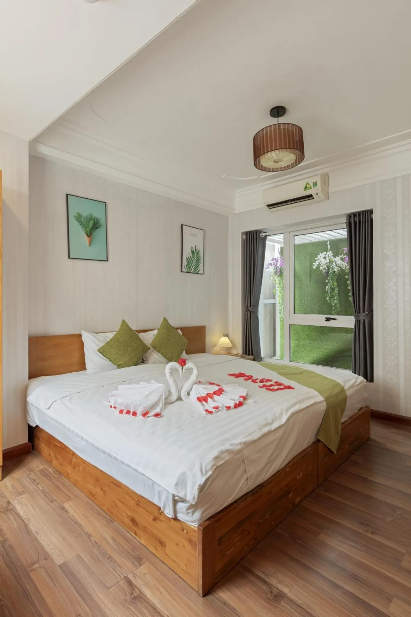 Bed in Hanoi Central Park Hotel