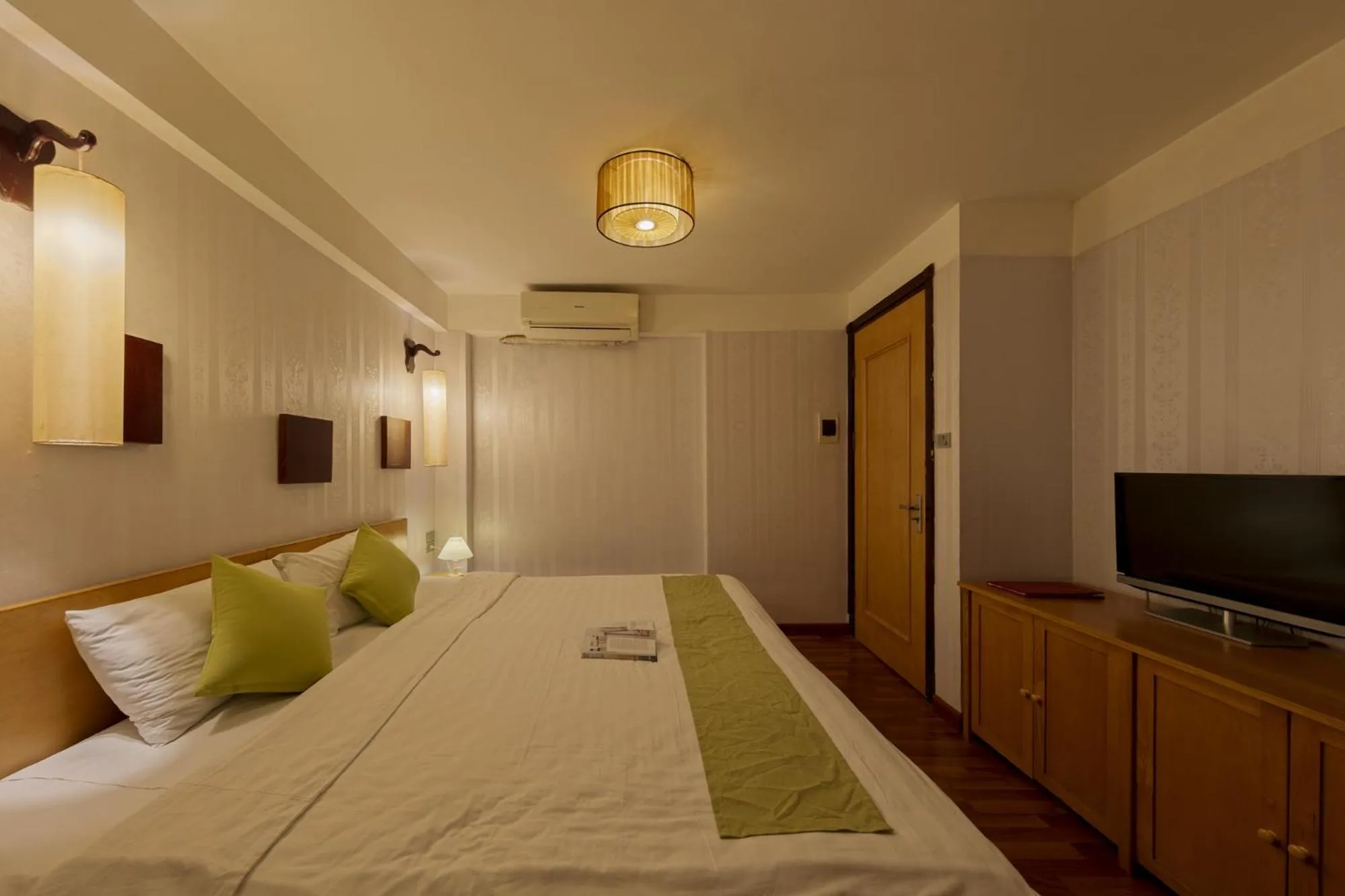 Bed in Hanoi Central Park Hotel