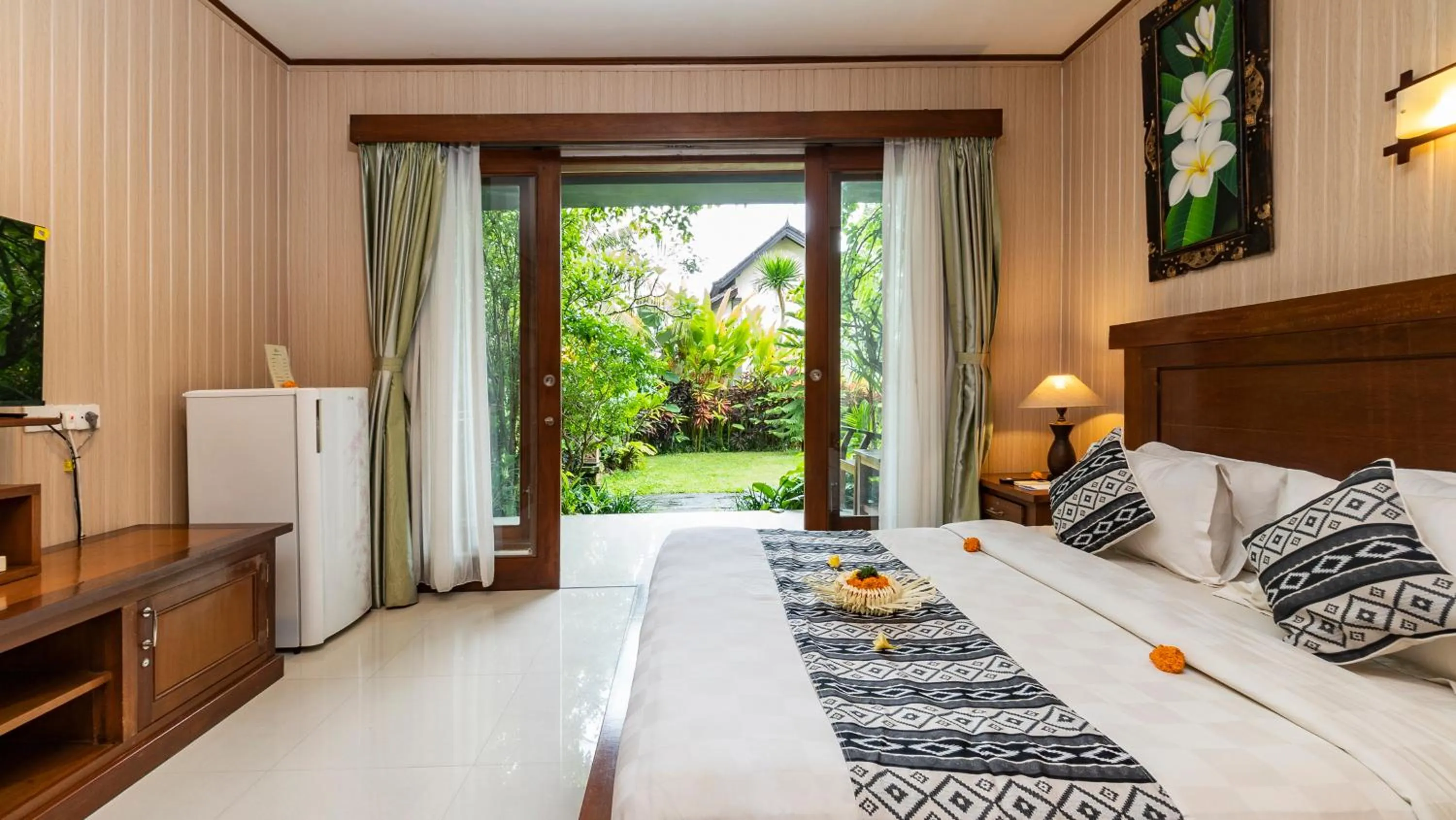 Bed in Gita Maha Ubud Hotel by Mahaputra
