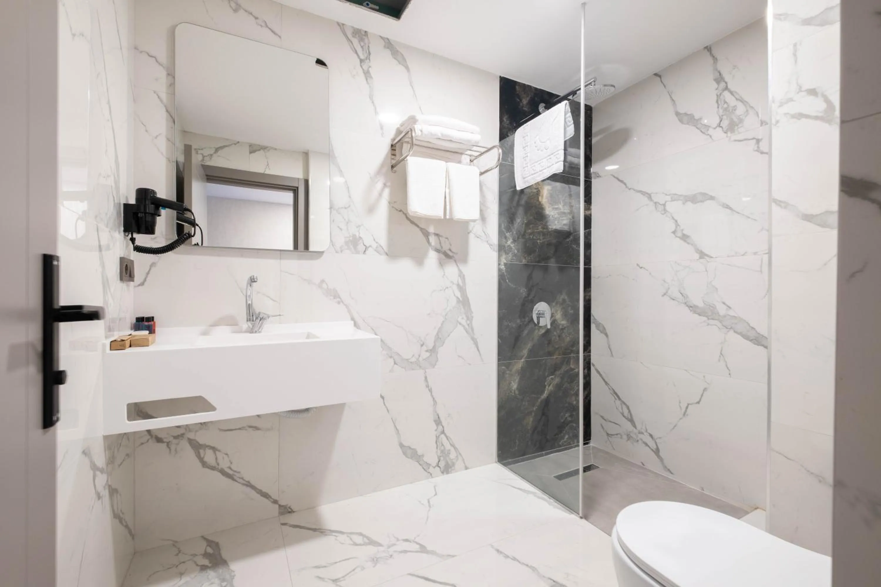 Toilet in The Port Güzelyalı