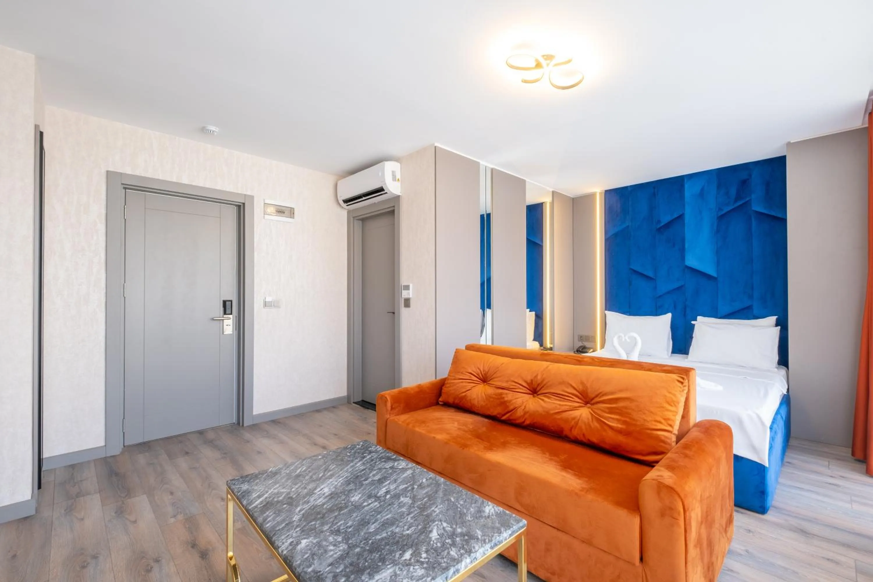 Photo of the whole room in The Port Güzelyalı