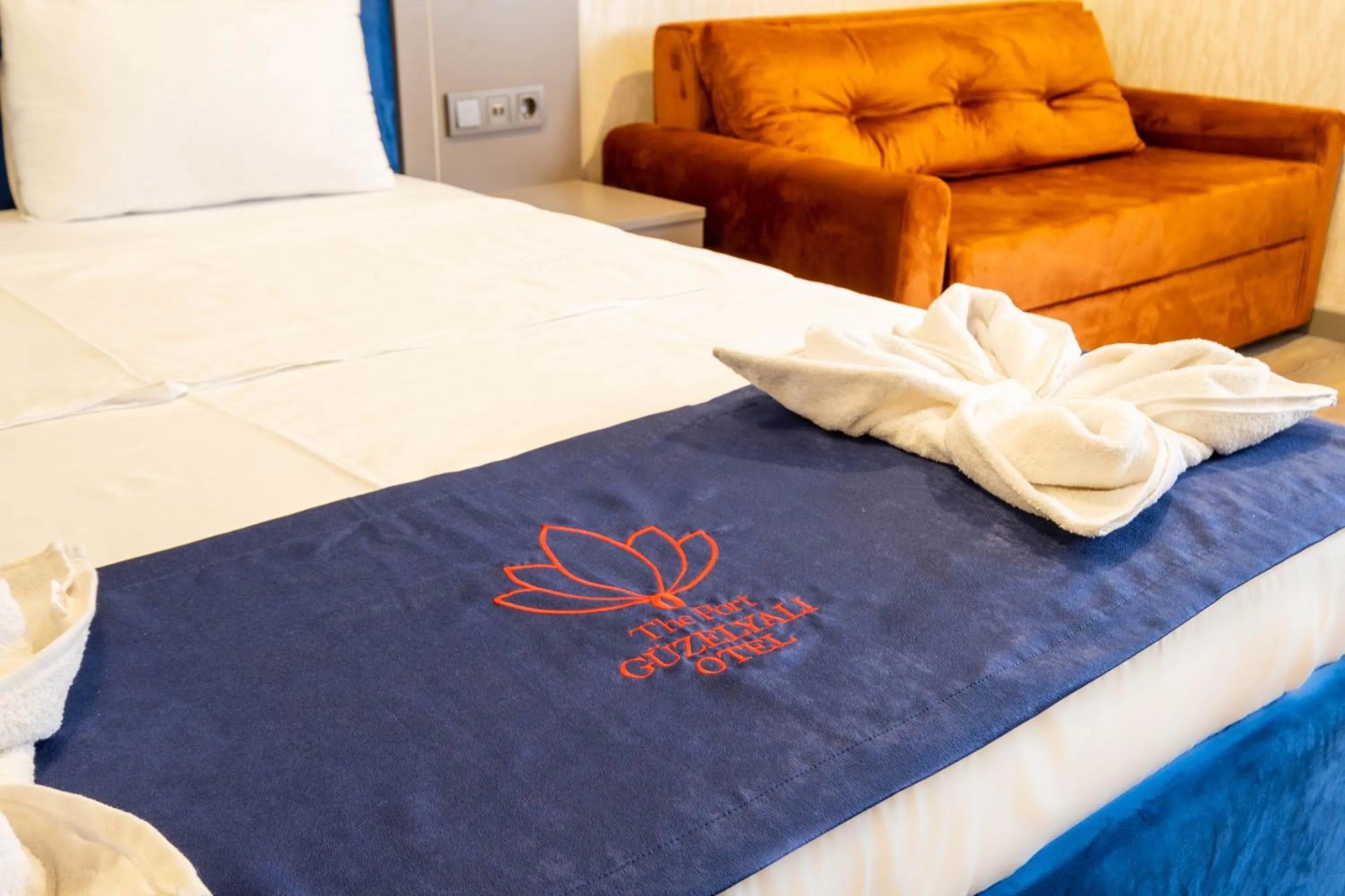 Photo of the whole room, Bed in The Port Güzelyalı