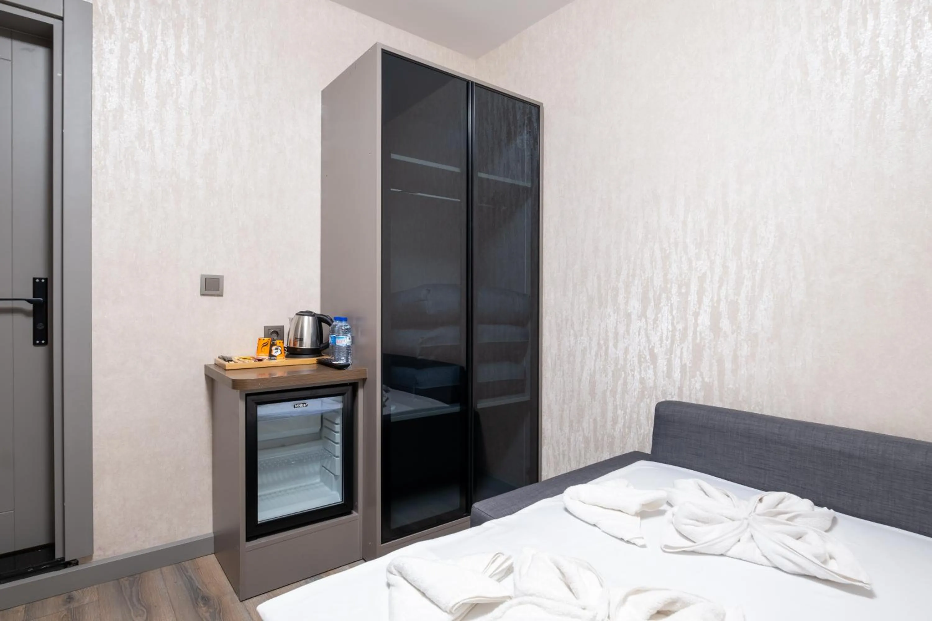 Photo of the whole room, Bed in The Port Güzelyalı