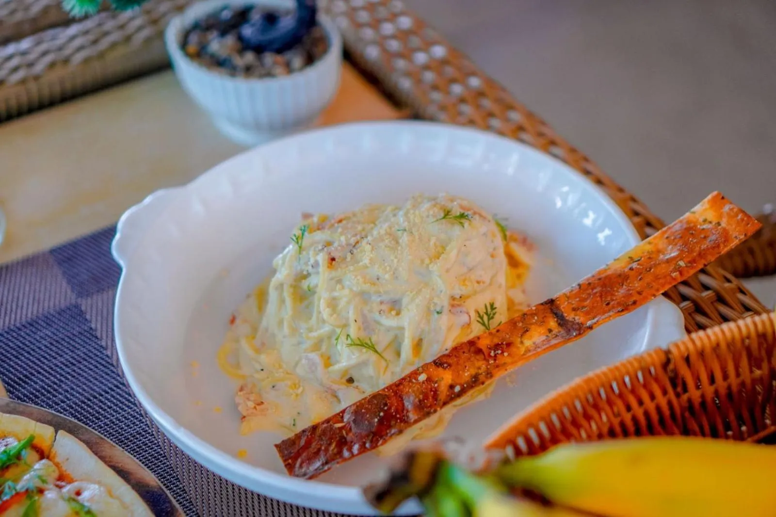 Restaurant/places to eat in Montani Beach Resort Puerto Galera powered by Cocotel