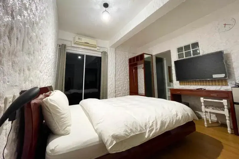 Superior Premium Room in Montani Beach Resort Puerto Galera powered by Cocotel Superior Premium Room in Montani Beach Resort Puerto Galera powered by Cocotel