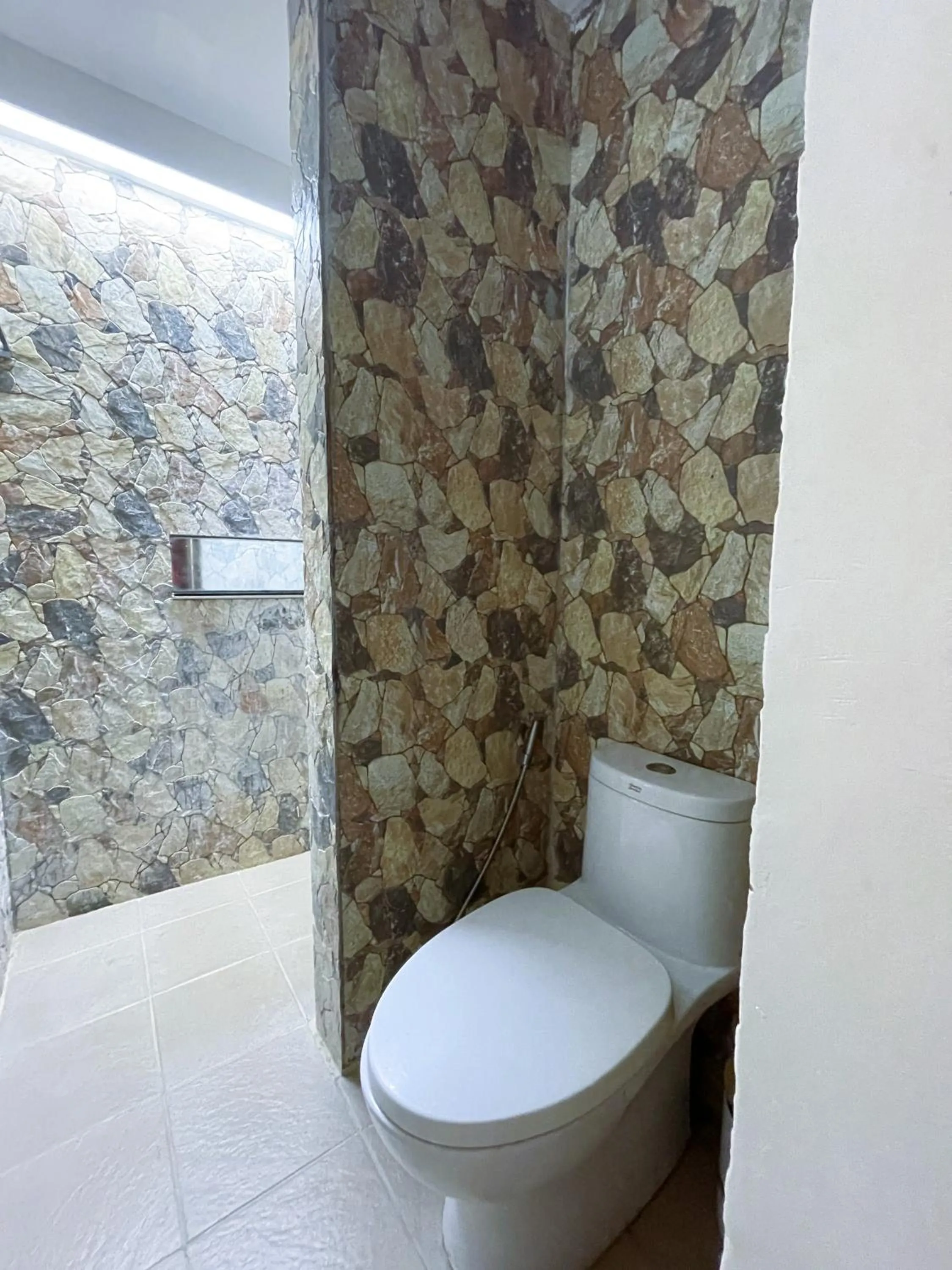 Toilet in Montani Beach Resort Puerto Galera powered by Cocotel