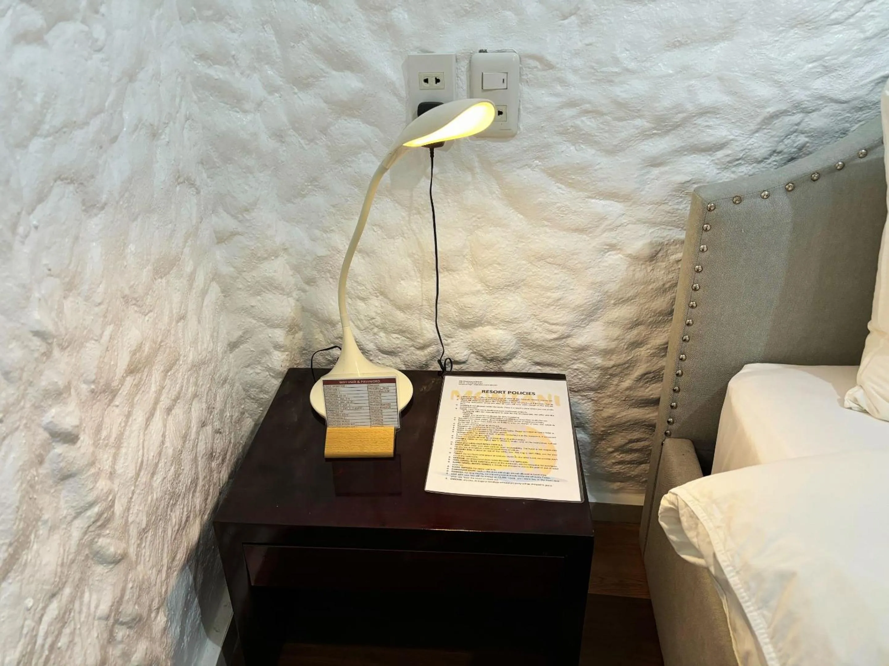 Bed in Montani Beach Resort Puerto Galera powered by Cocotel