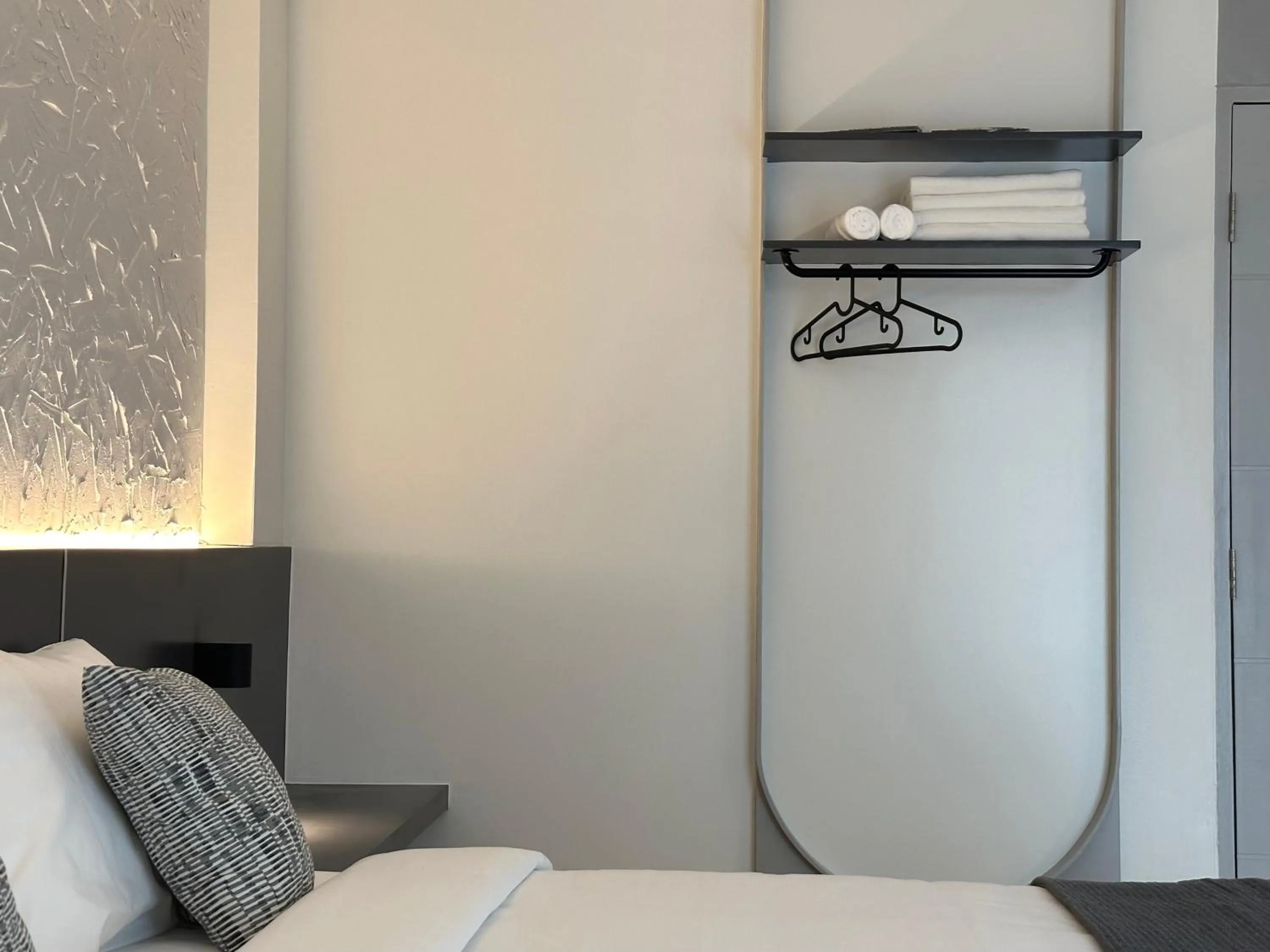 Photo of the whole room, Bed in Lune bangkok