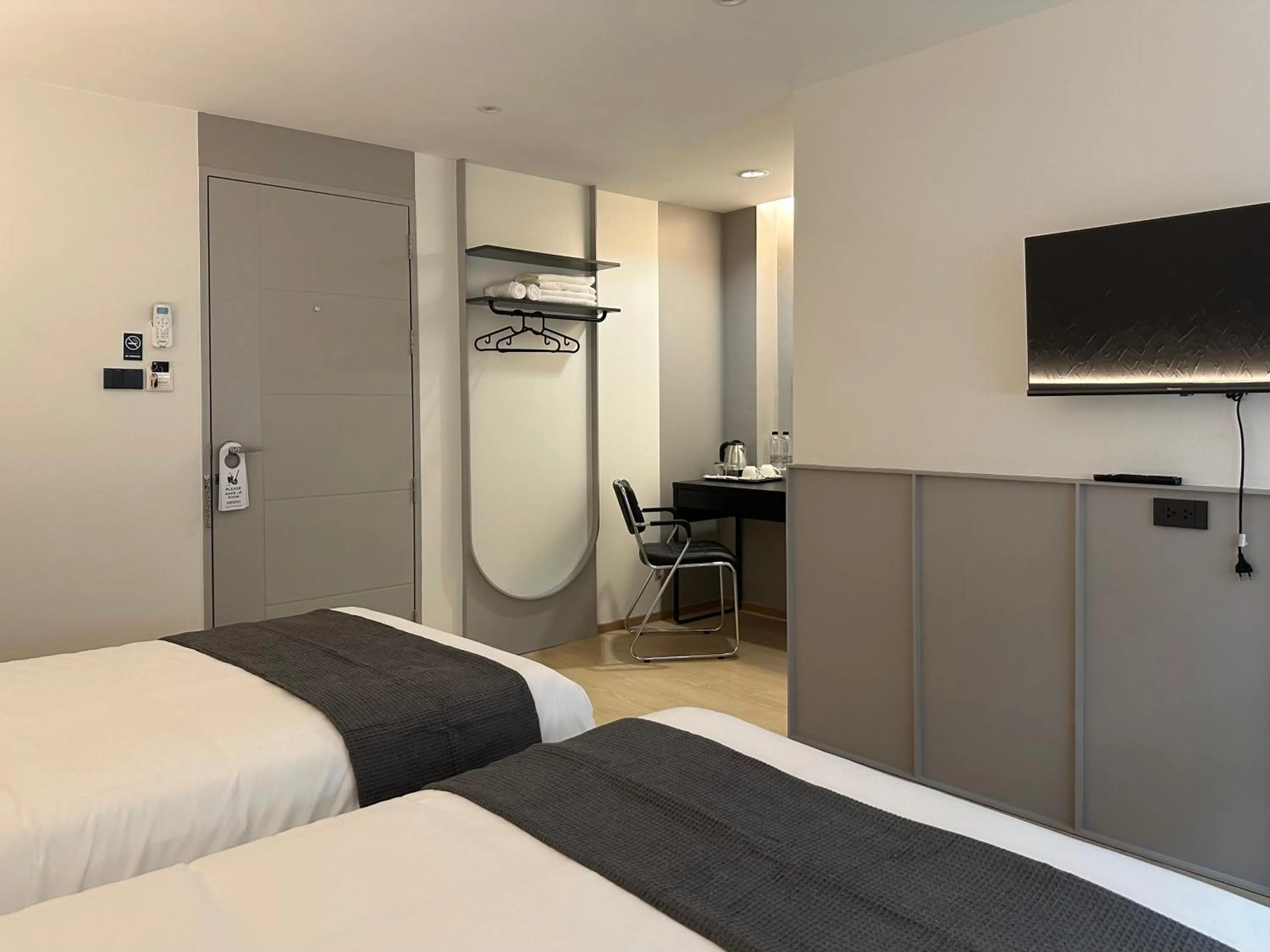 Photo of the whole room, Bed in Lune bangkok