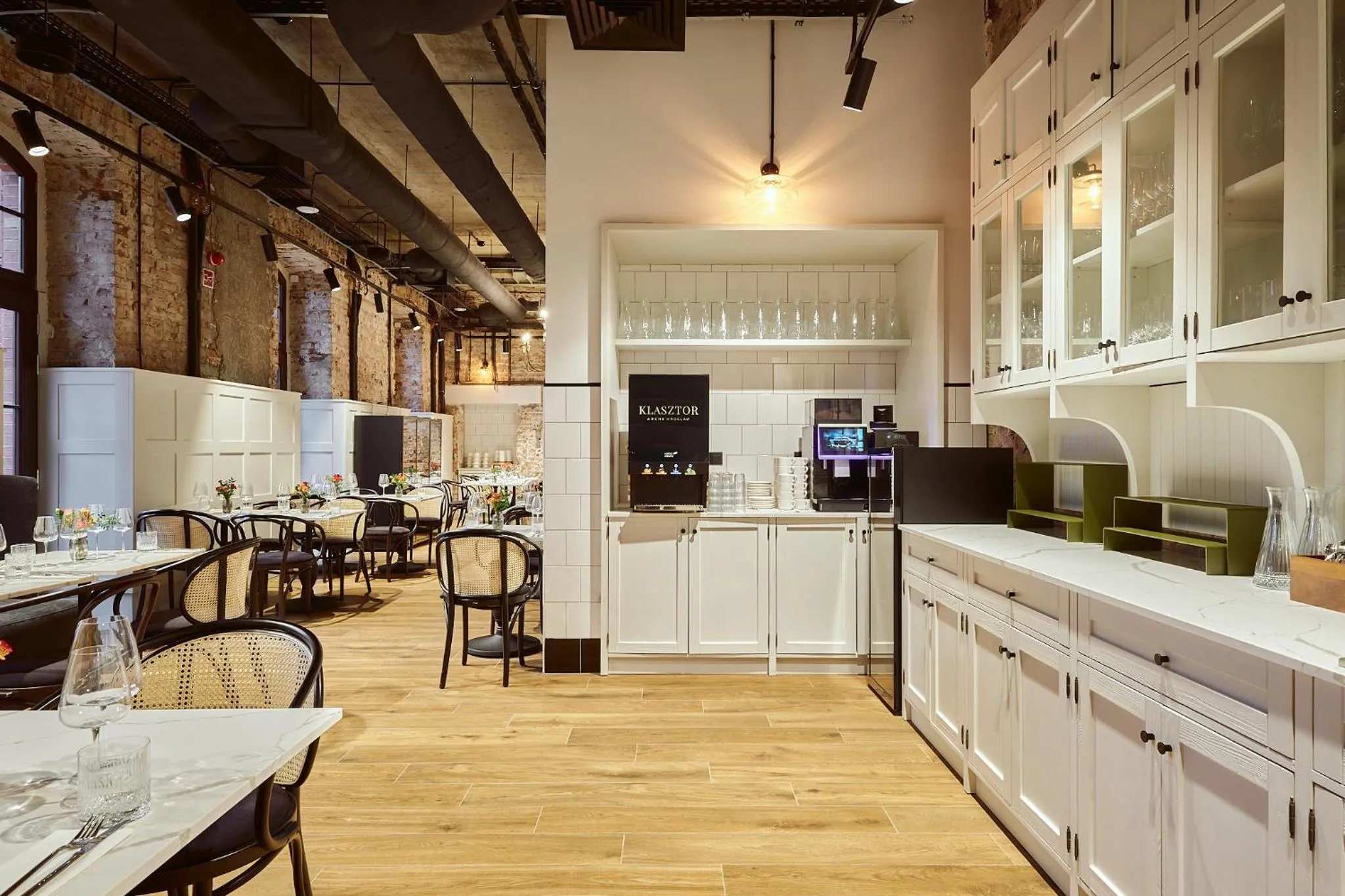 Restaurant/places to eat in ARCHE Klasztor Wrocław