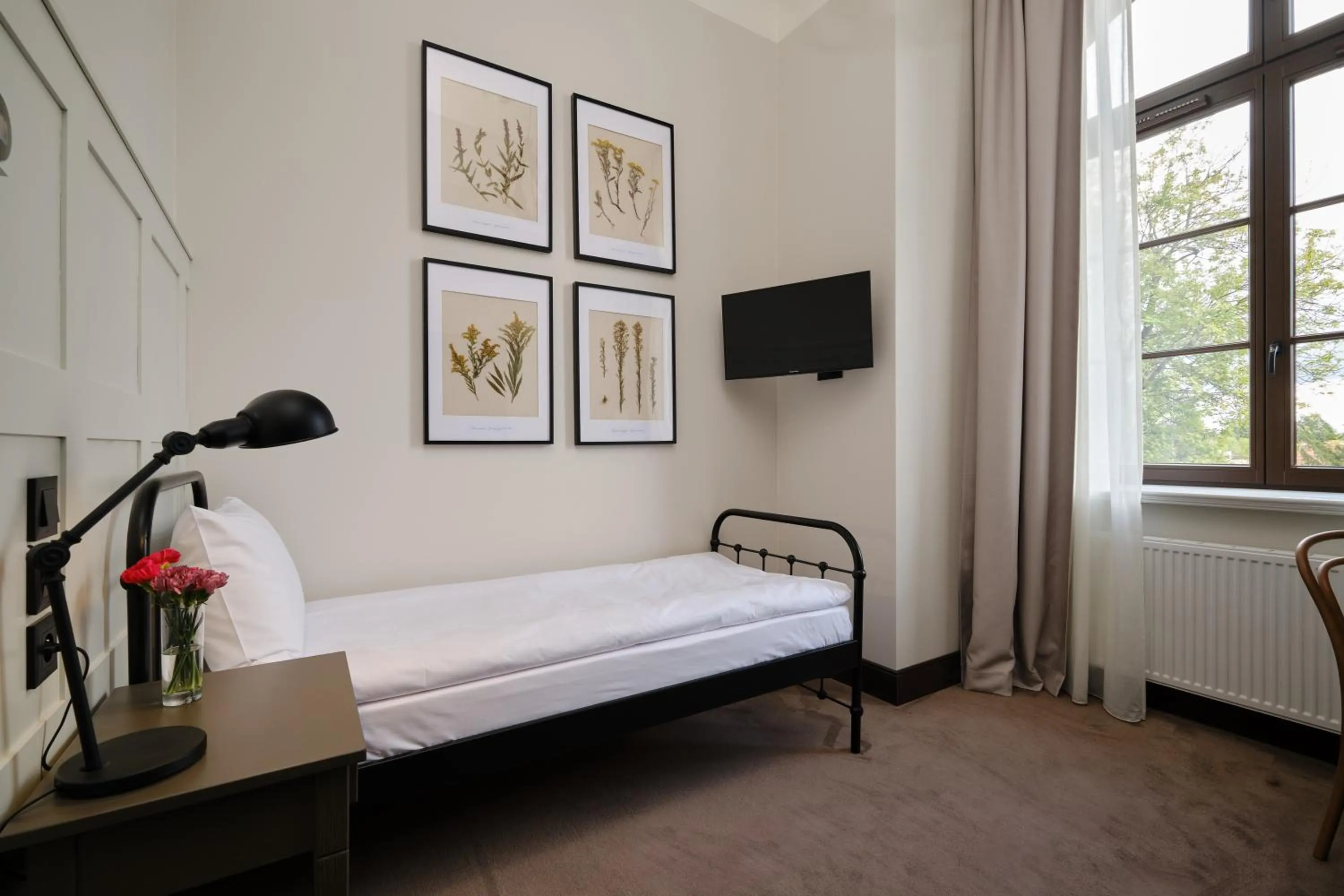 Bed in ARCHE Klasztor Wrocław