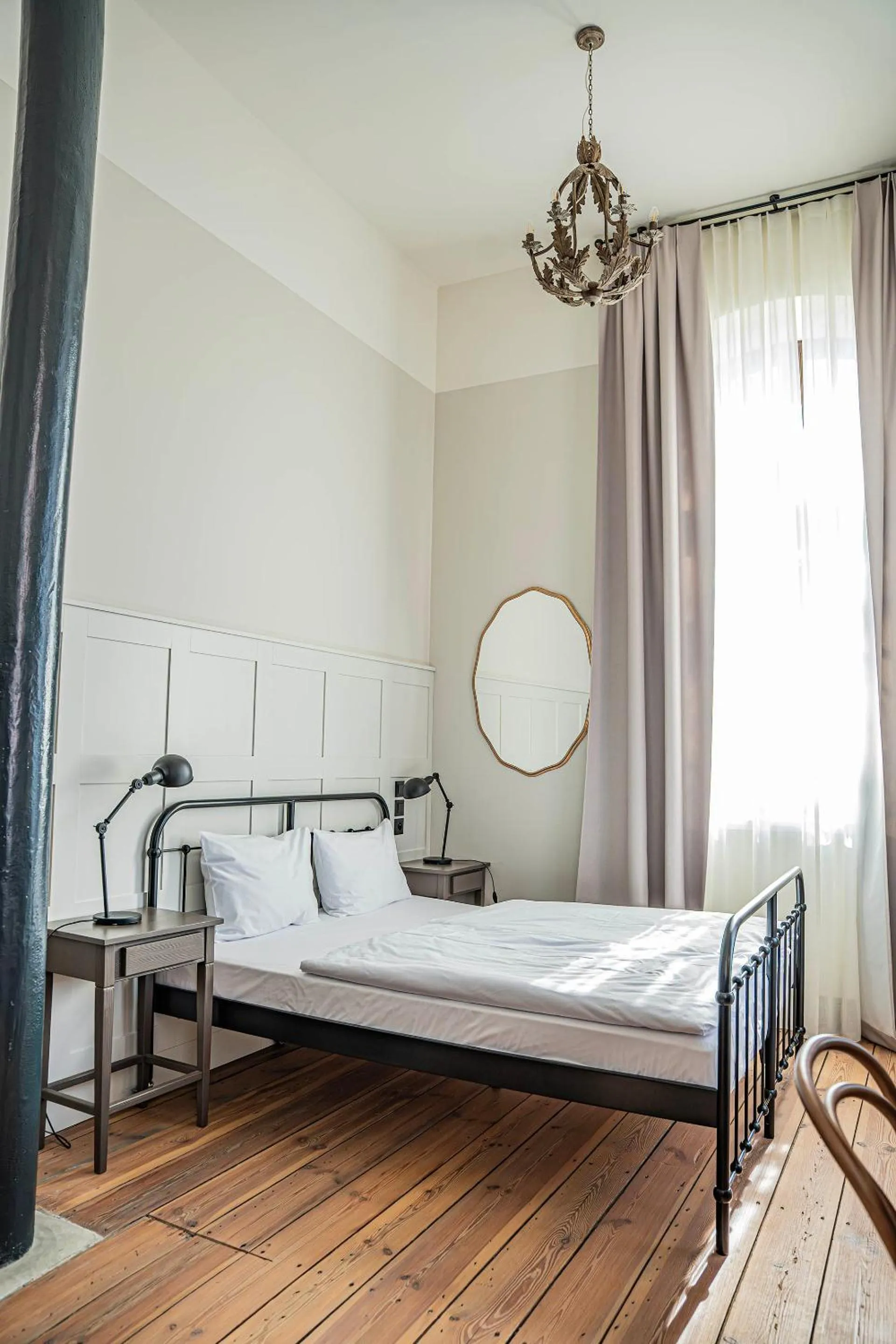 Bed in ARCHE Klasztor Wrocław