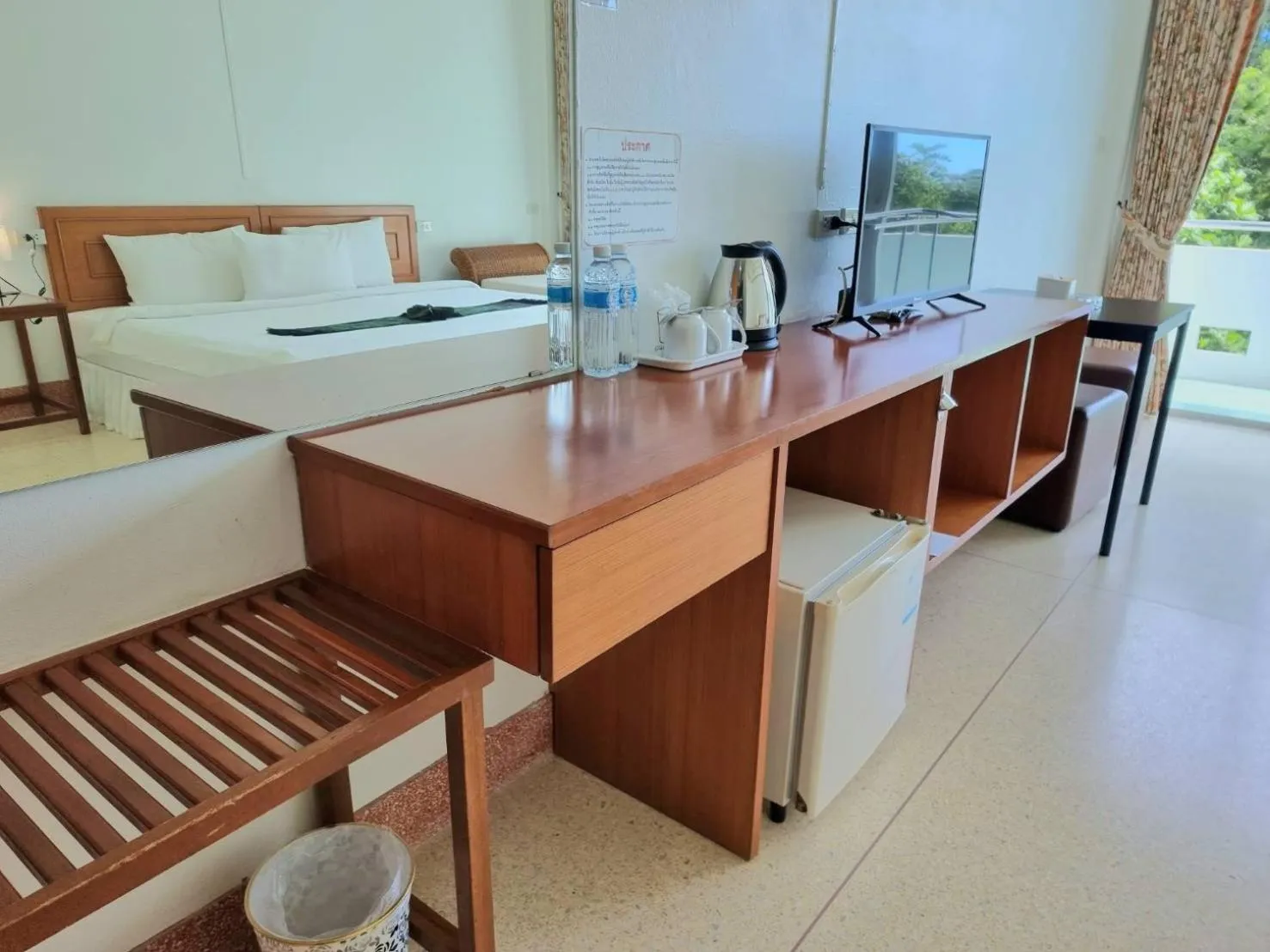 Communal lounge/ TV room, Bed in Mam Kaibae Hotel