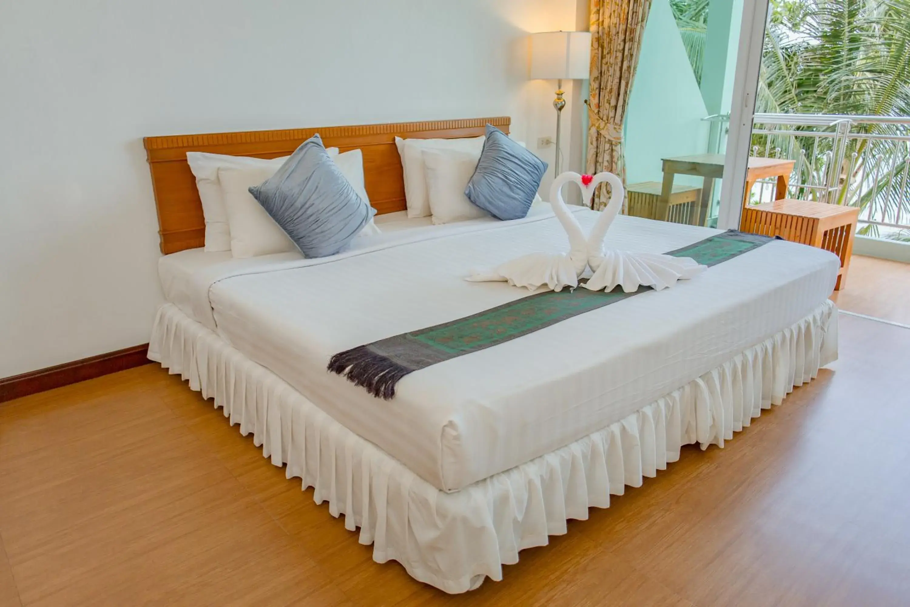 Deluxe Double Room with Ocean View in Mam Kaibae Hotel Deluxe Double Room with Ocean View in Mam Kaibae Hotel