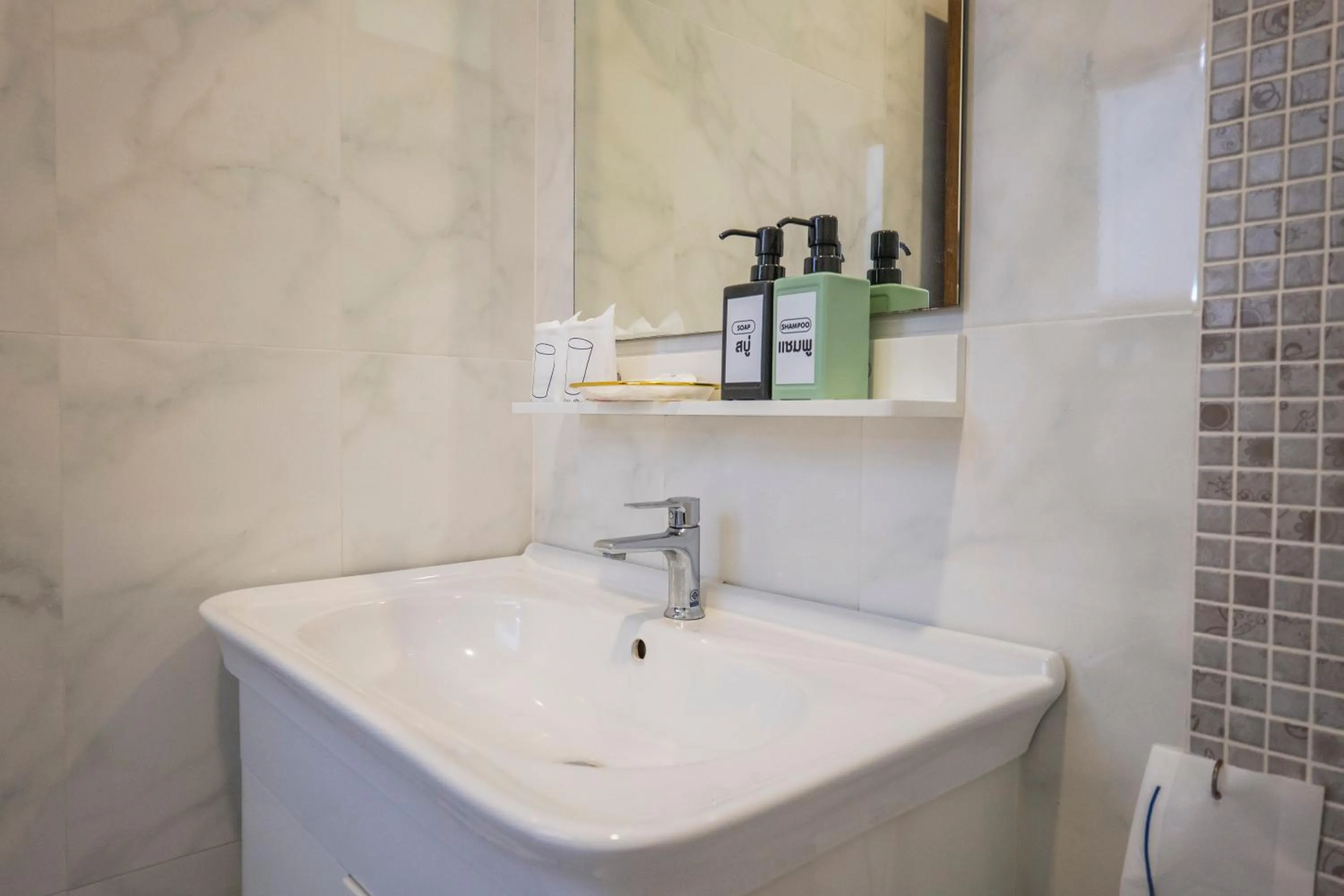 Bathroom in Mam Kaibae Hotel