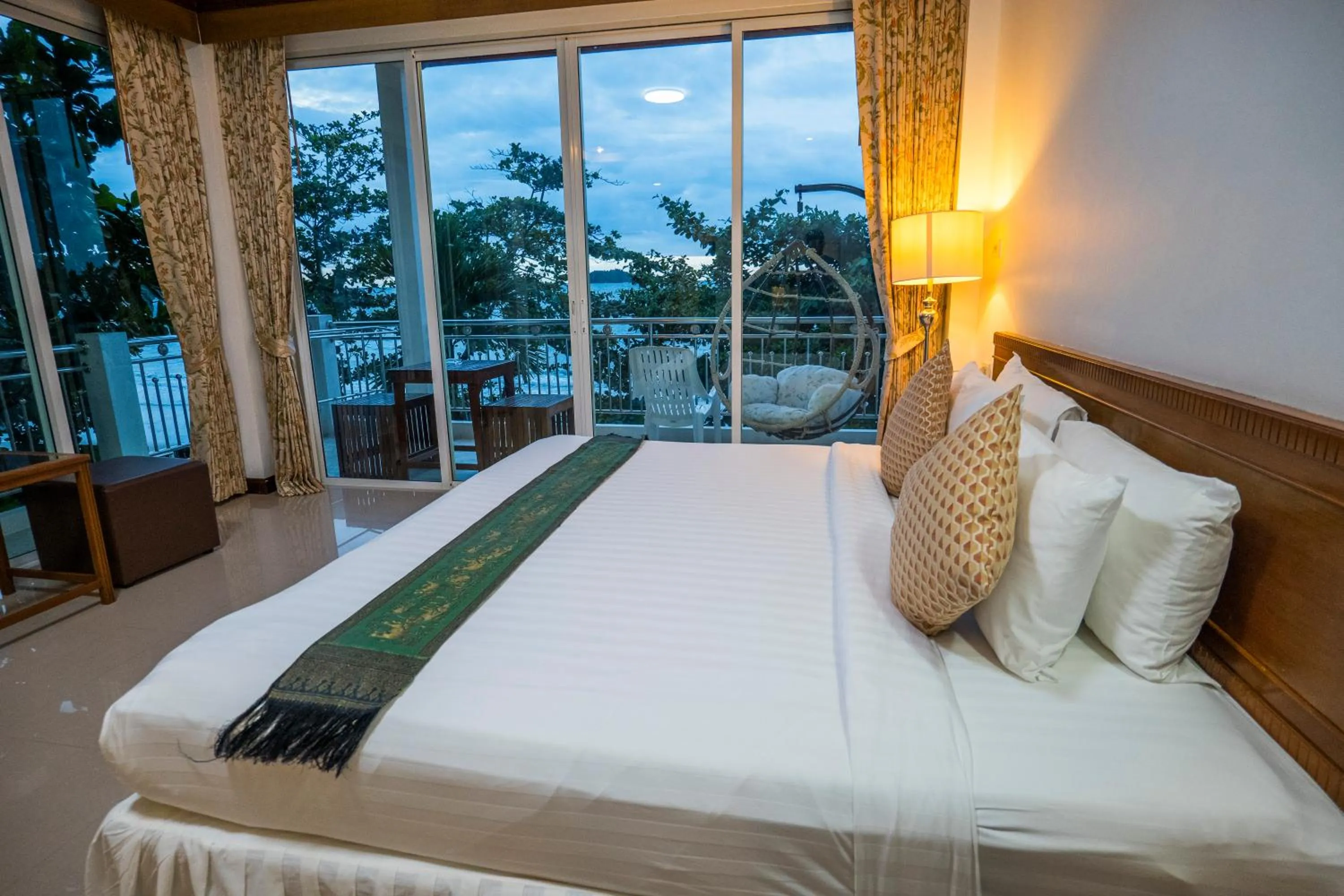 Bed in Mam Kaibae Hotel