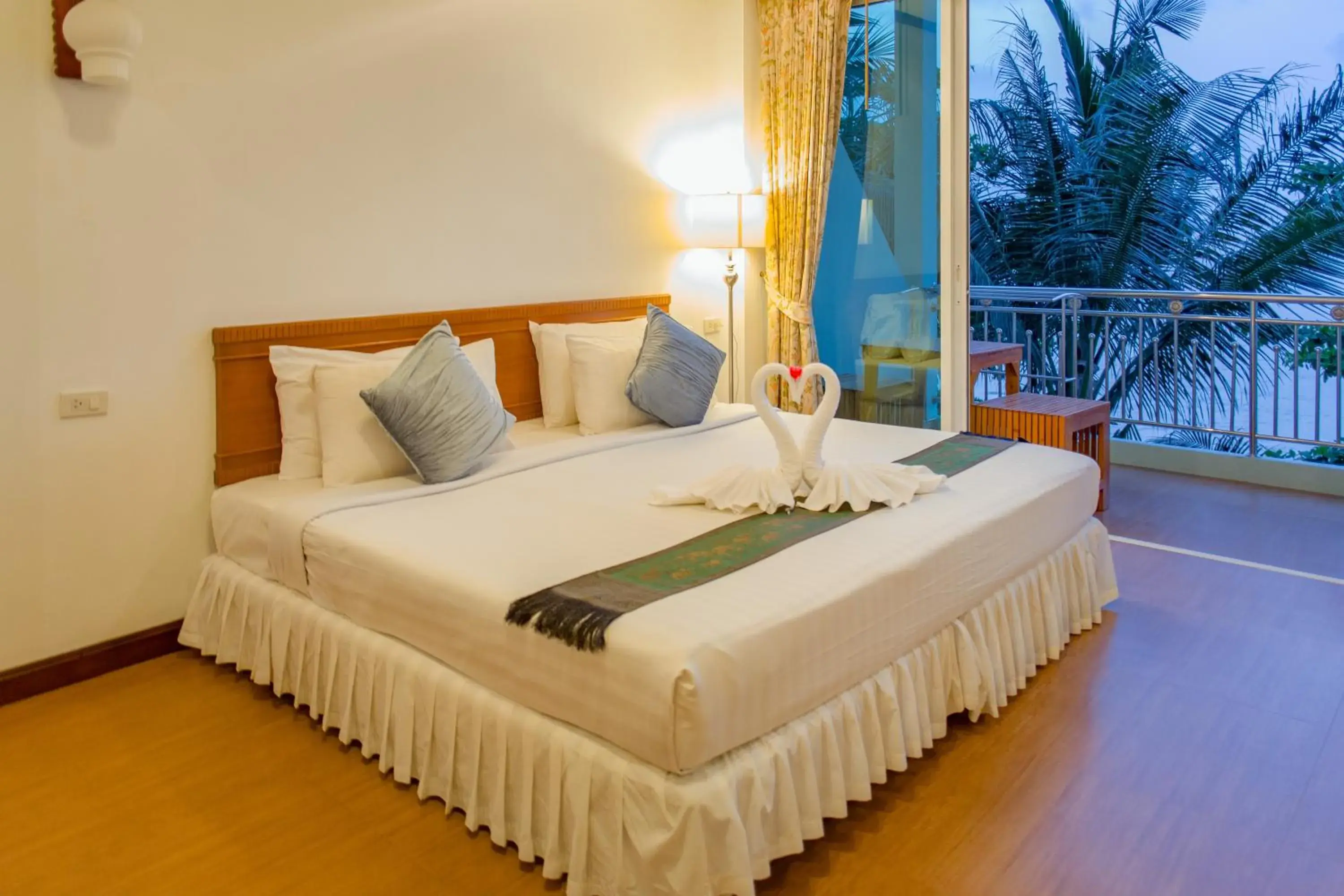 Deluxe Double Room with Ocean View in Mam Kaibae Hotel Deluxe Double Room with Ocean View in Mam Kaibae Hotel