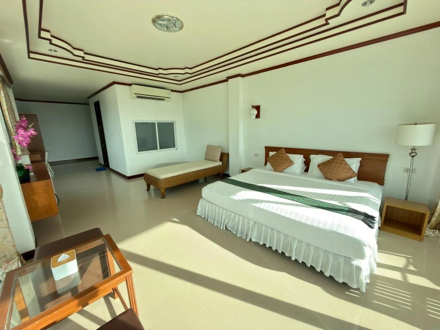 TV and multimedia, Bed in Mam Kaibae Hotel