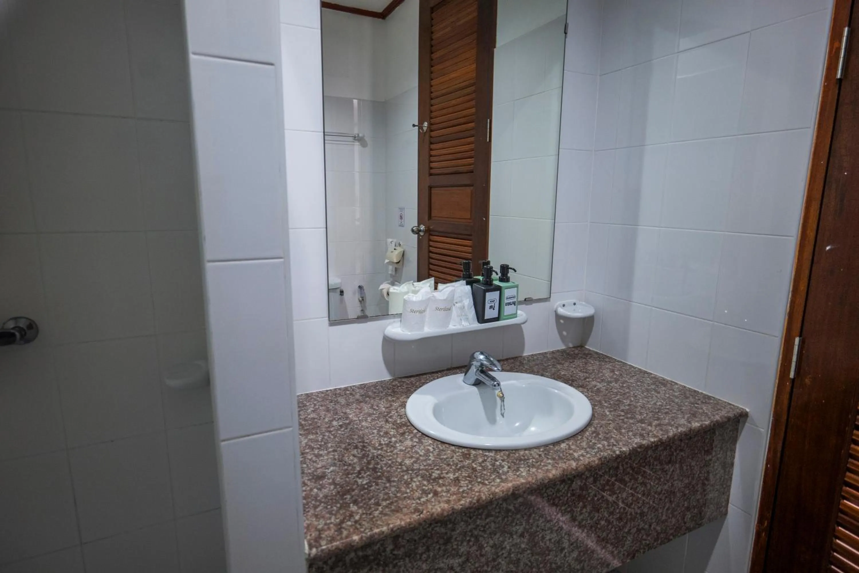 Bathroom in Mam Kaibae Hotel