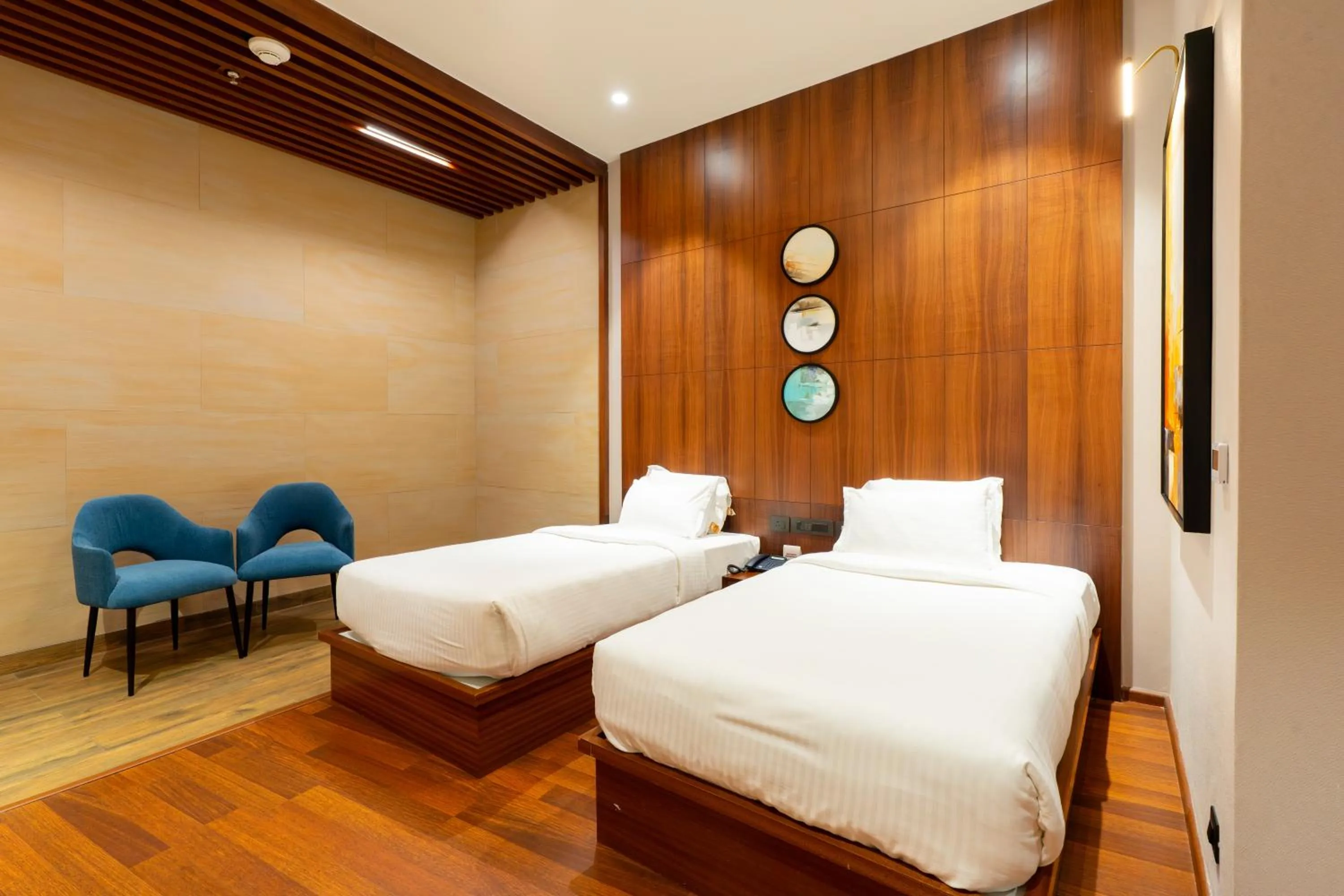 Bedroom, Bed in 0484 Aero Lounge-Terminal 2 Cochin Airport Hotel