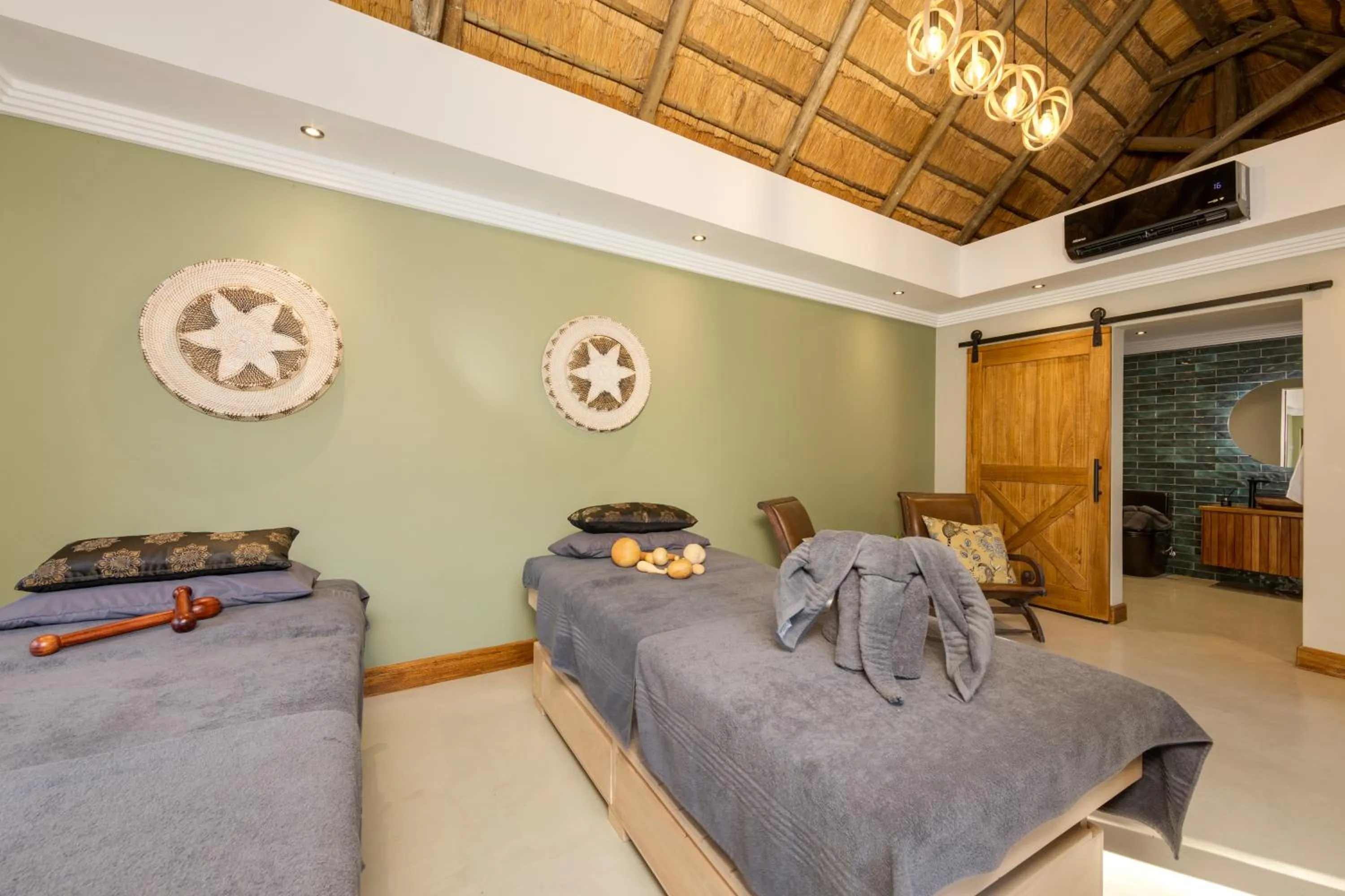Spa and wellness centre/facilities, Bed in Black Rhino Game Lodge