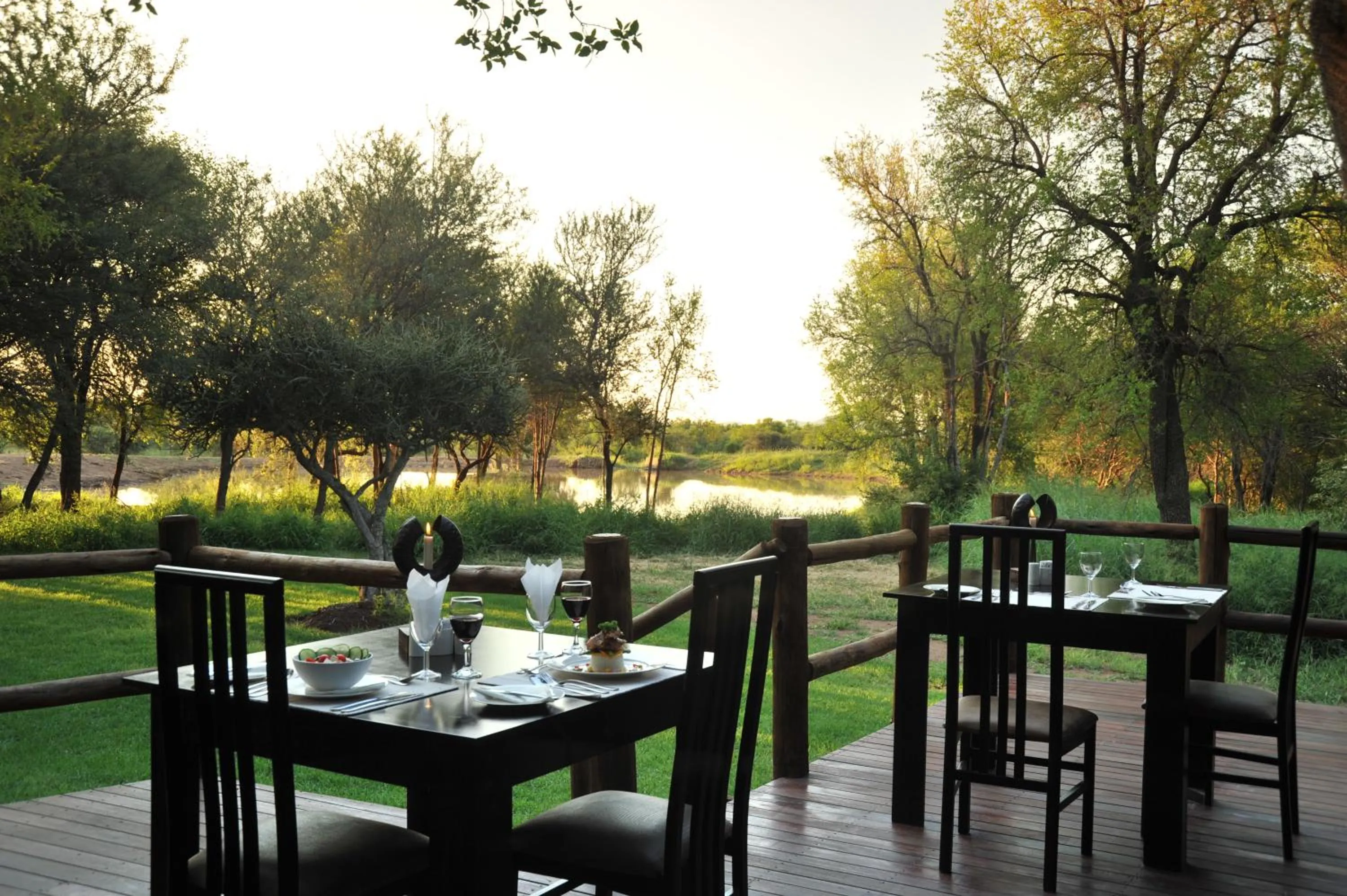Restaurant/places to eat in Black Rhino Game Lodge