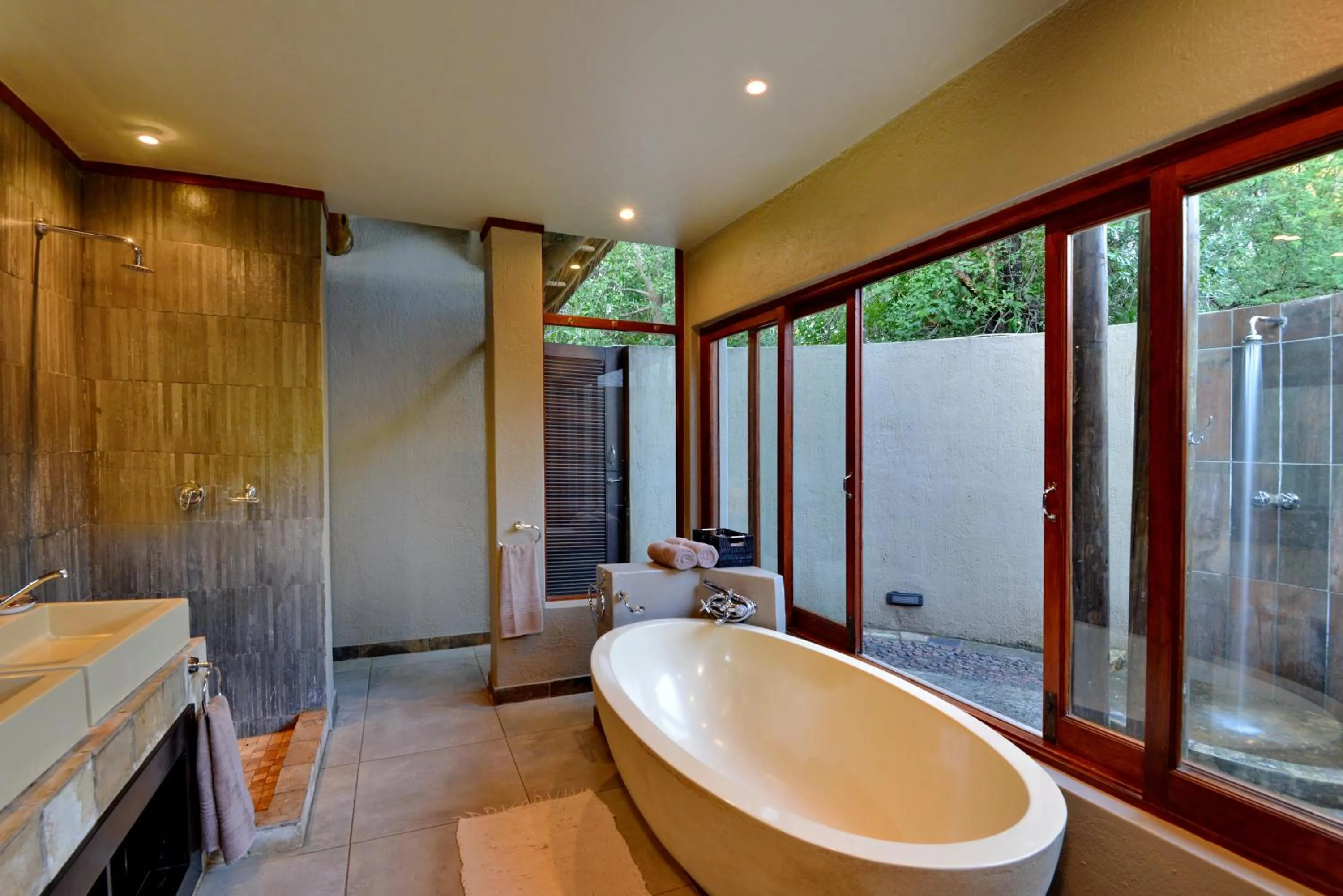 Bathroom in Black Rhino Game Lodge