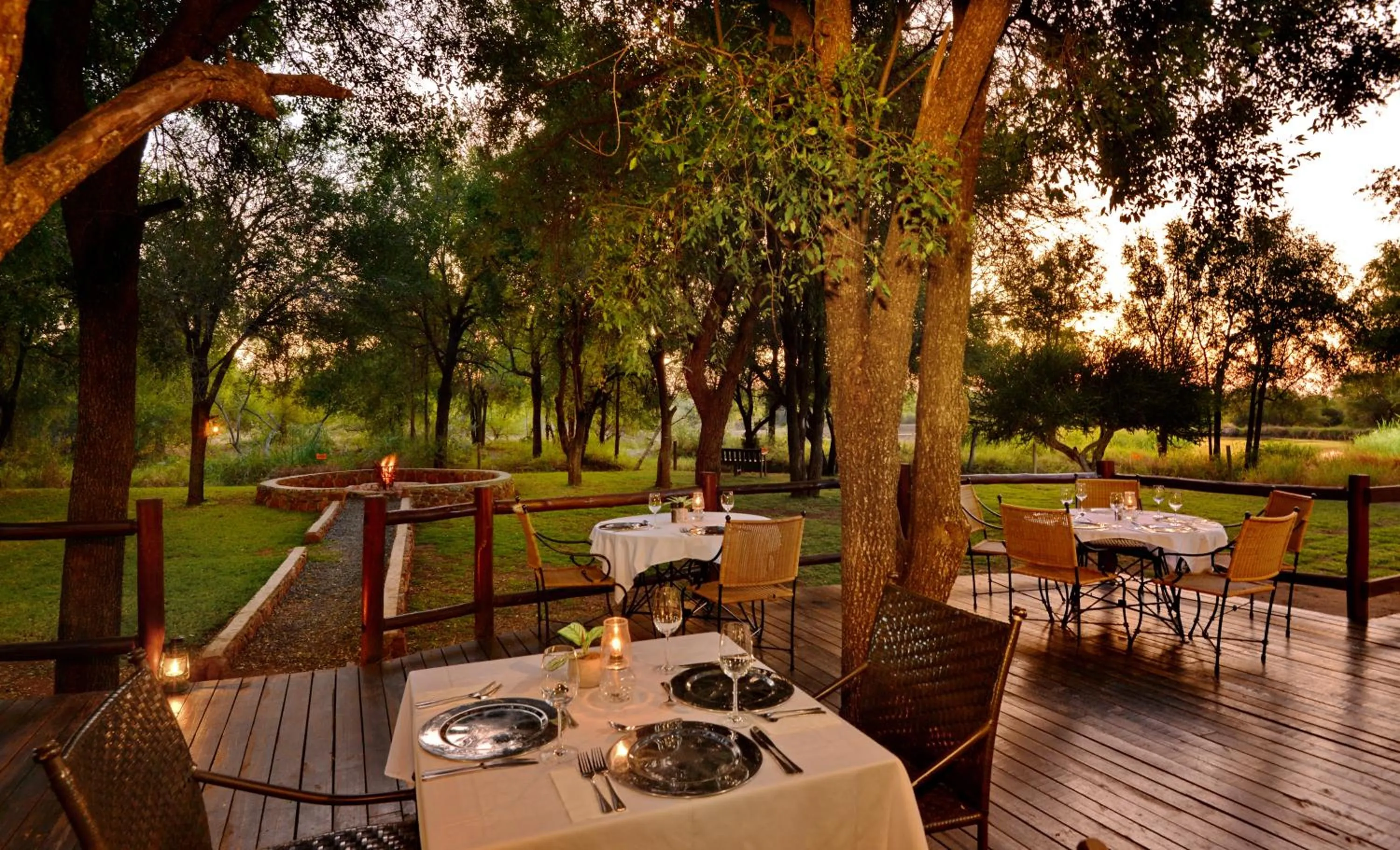 Dining area in Black Rhino Game Lodge
