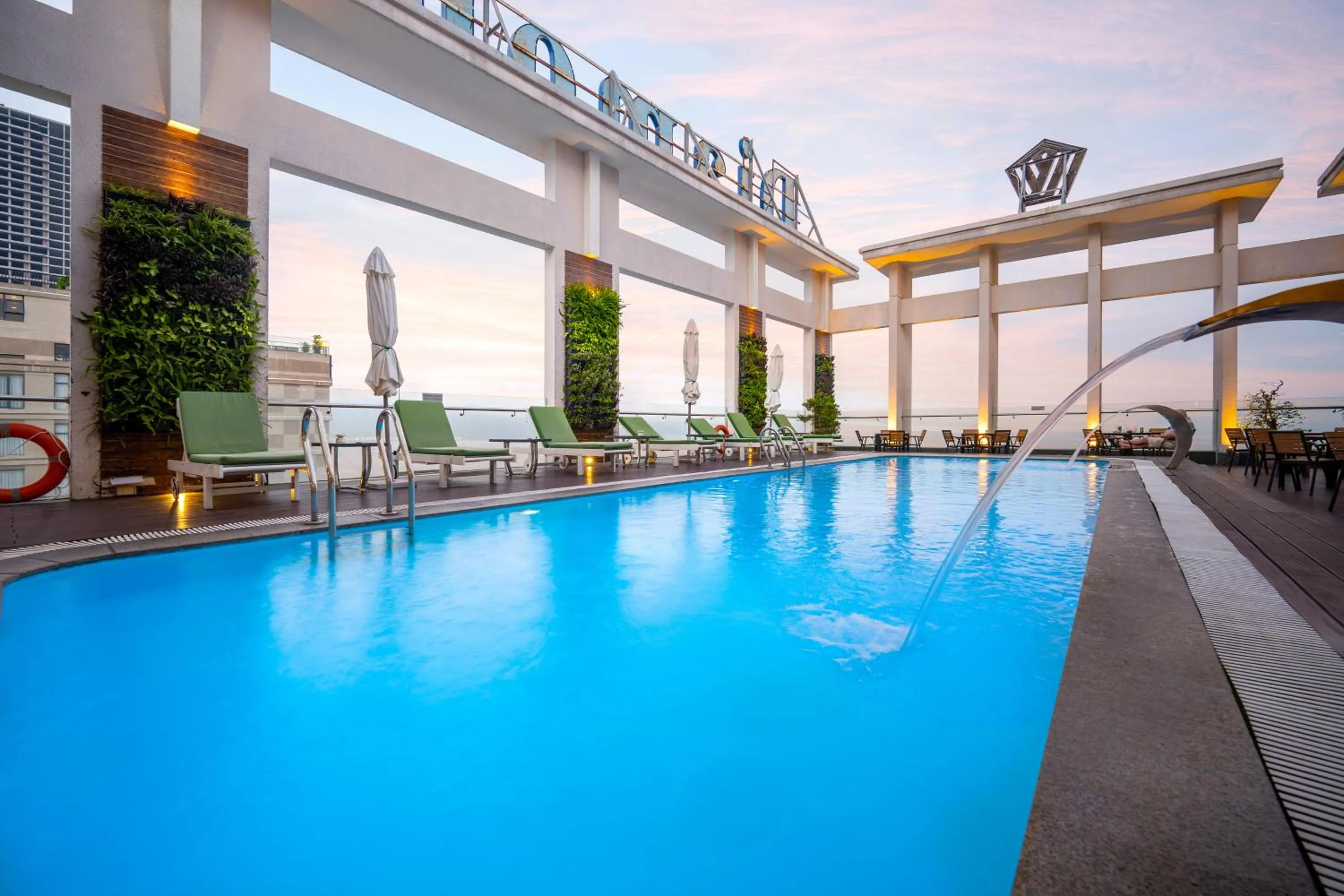 Day in Diamond Sea Hotel