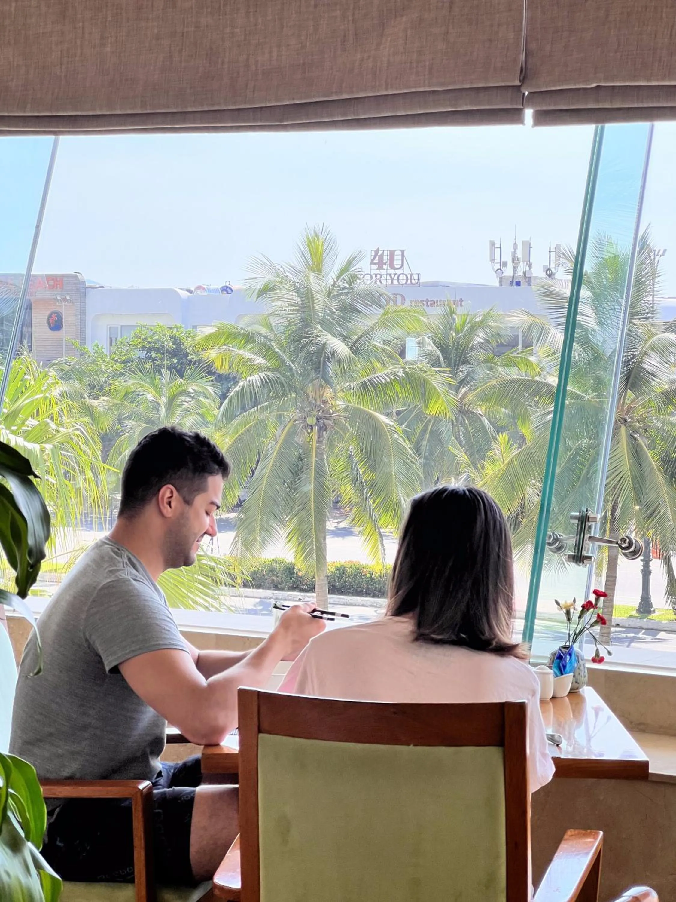 Restaurant/places to eat in Diamond Sea Hotel