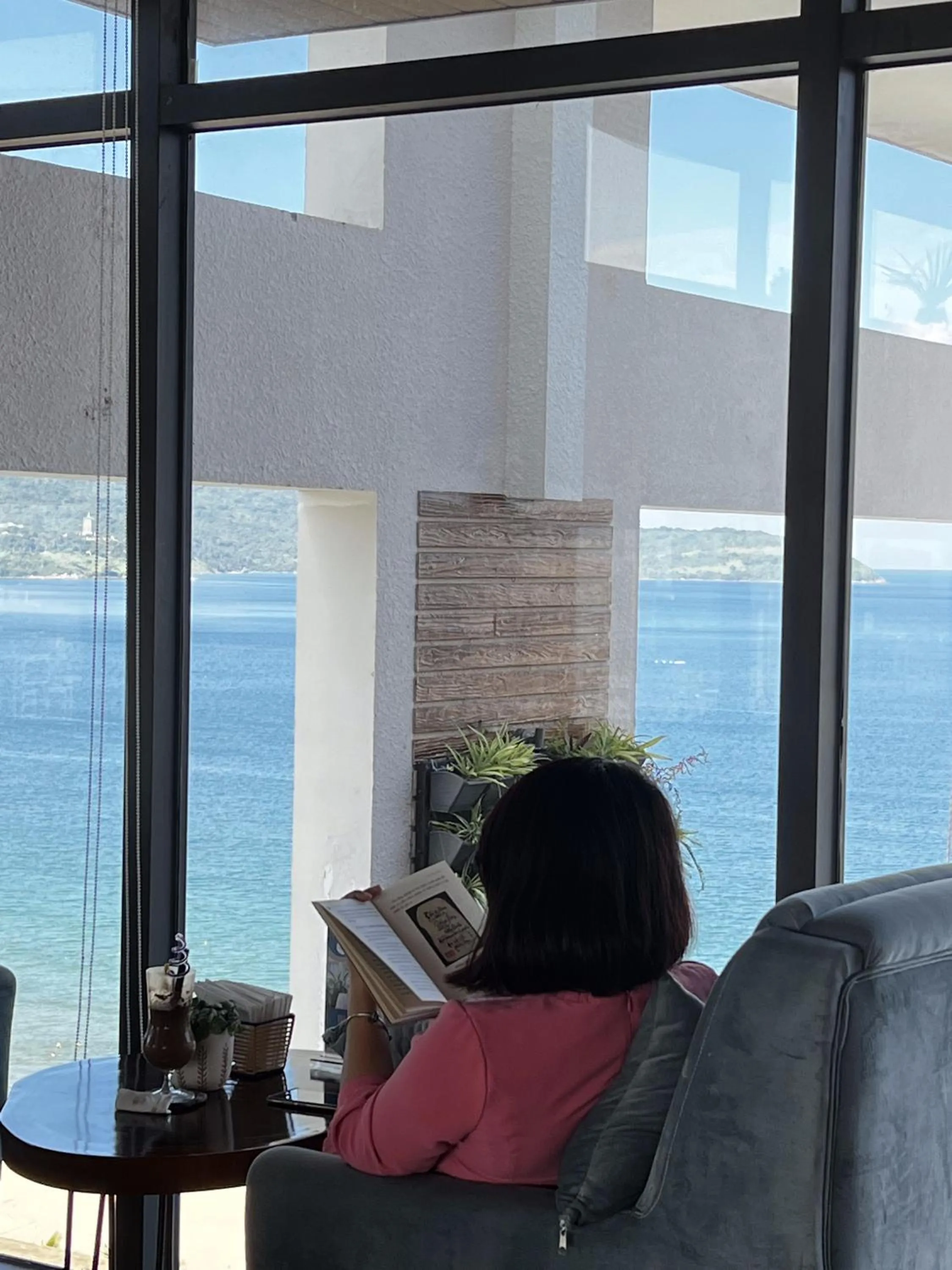 Lounge or bar in Diamond Sea Hotel