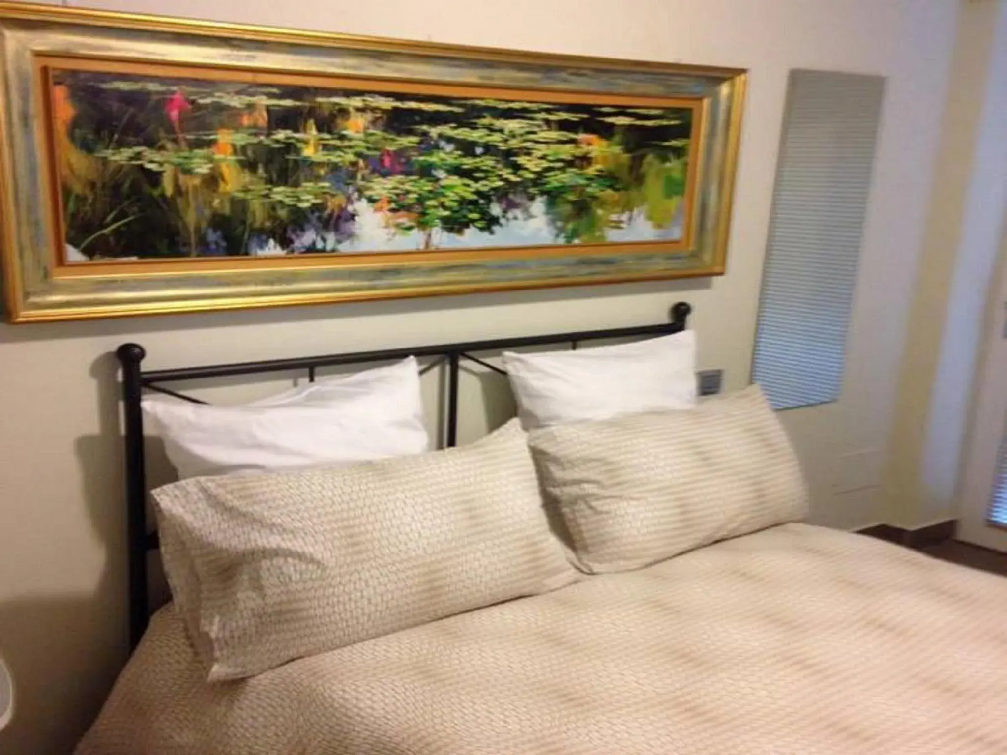 Double Room with Private Bathroom - single occupancy in Villa Magnolie Double Room with Private Bathroom - single occupancy in Villa Magnolie