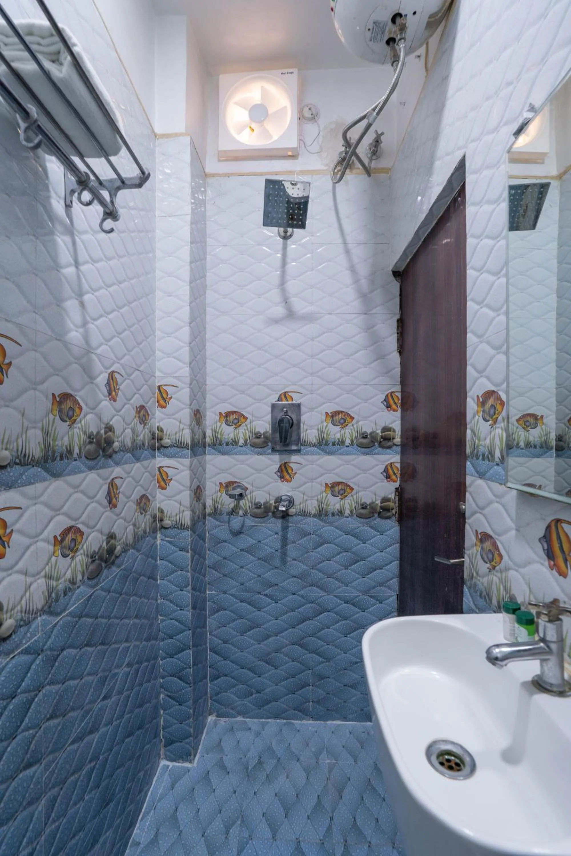 Shower in Hotel Kiaara