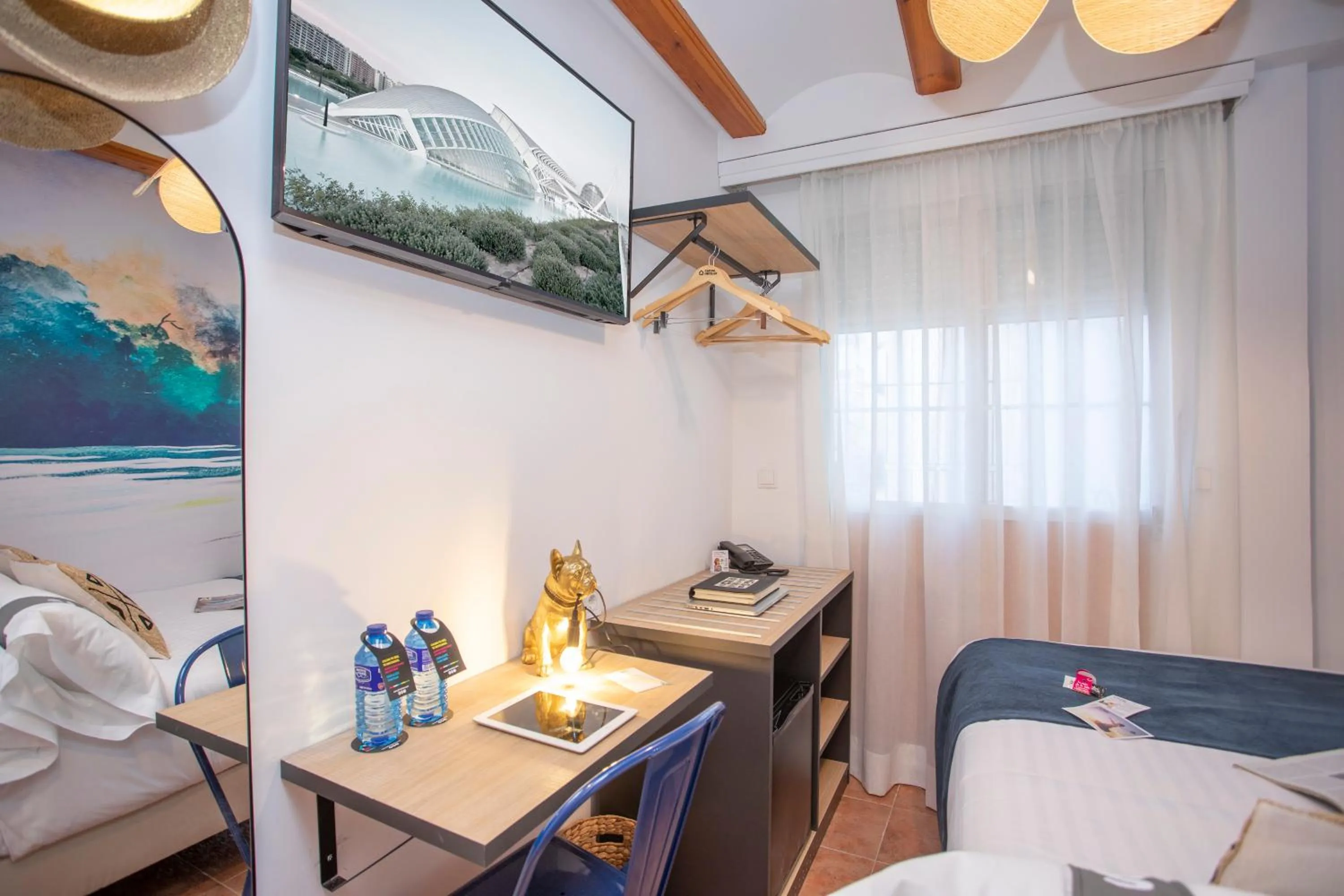 Photo of the whole room, Bed in Casual Natura Valencia