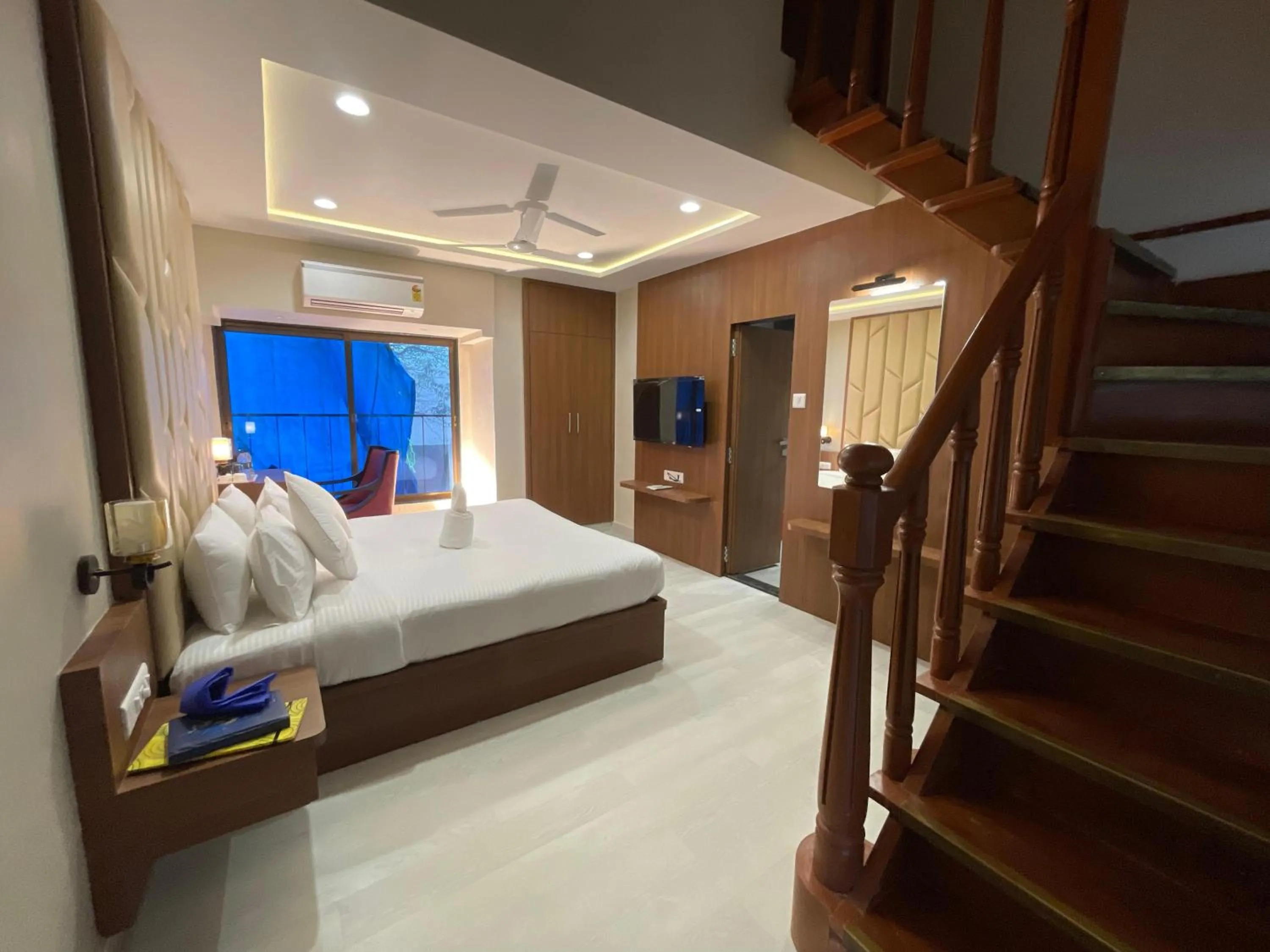 Bedroom, Bed in The Byke Shanti Villa - Mahableshwar