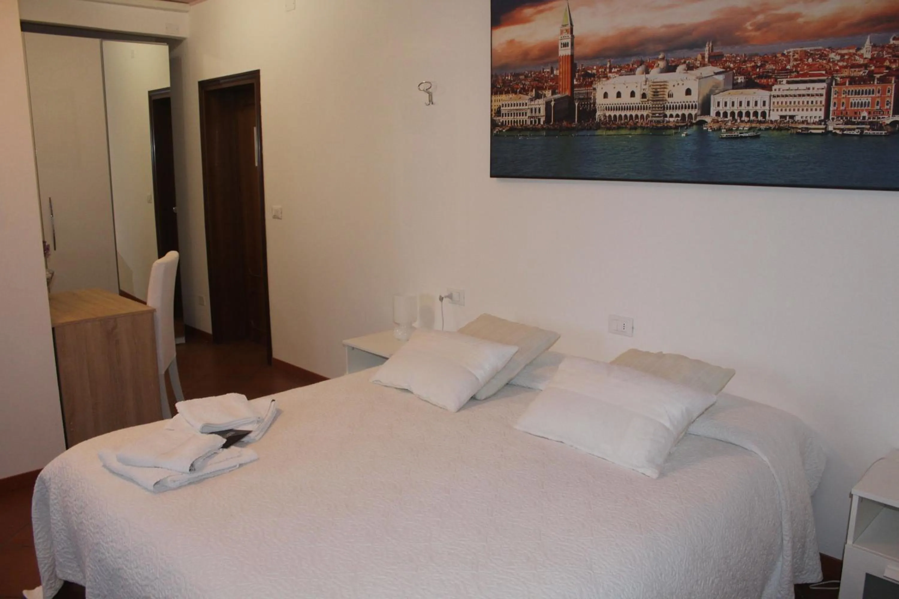 Bedroom, Bed in B&B Airport Venice Diego 2