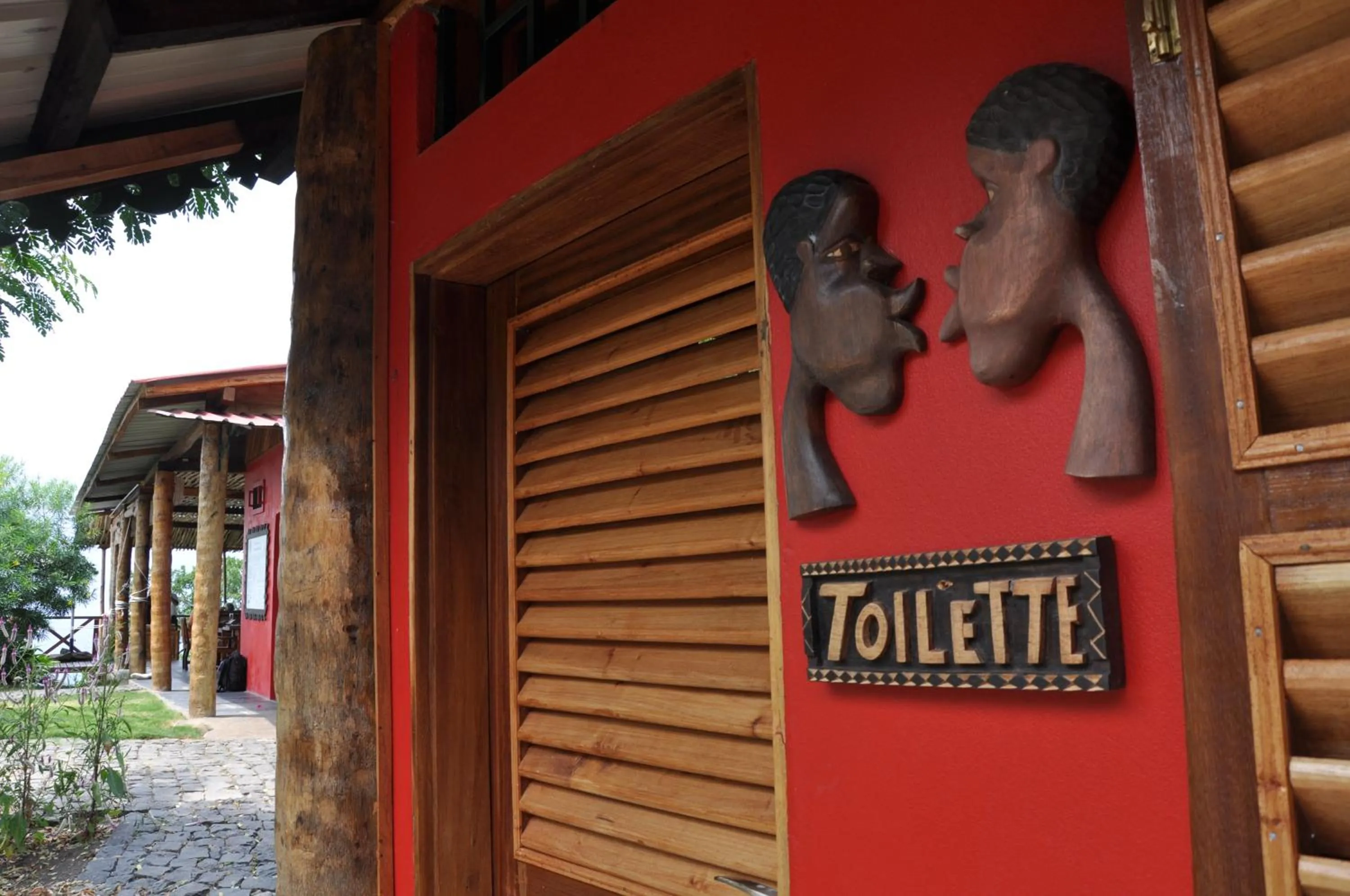 Facade/entrance in Mucumbli