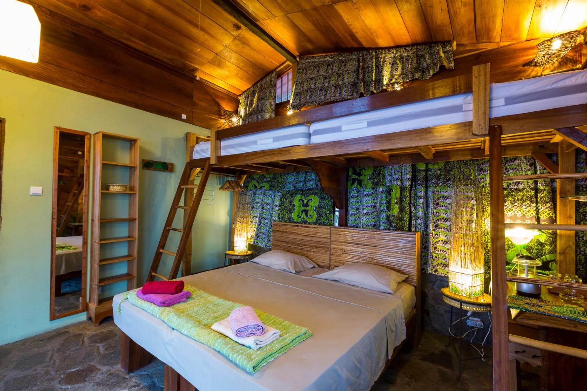 Photo of the whole room in Mucumbli