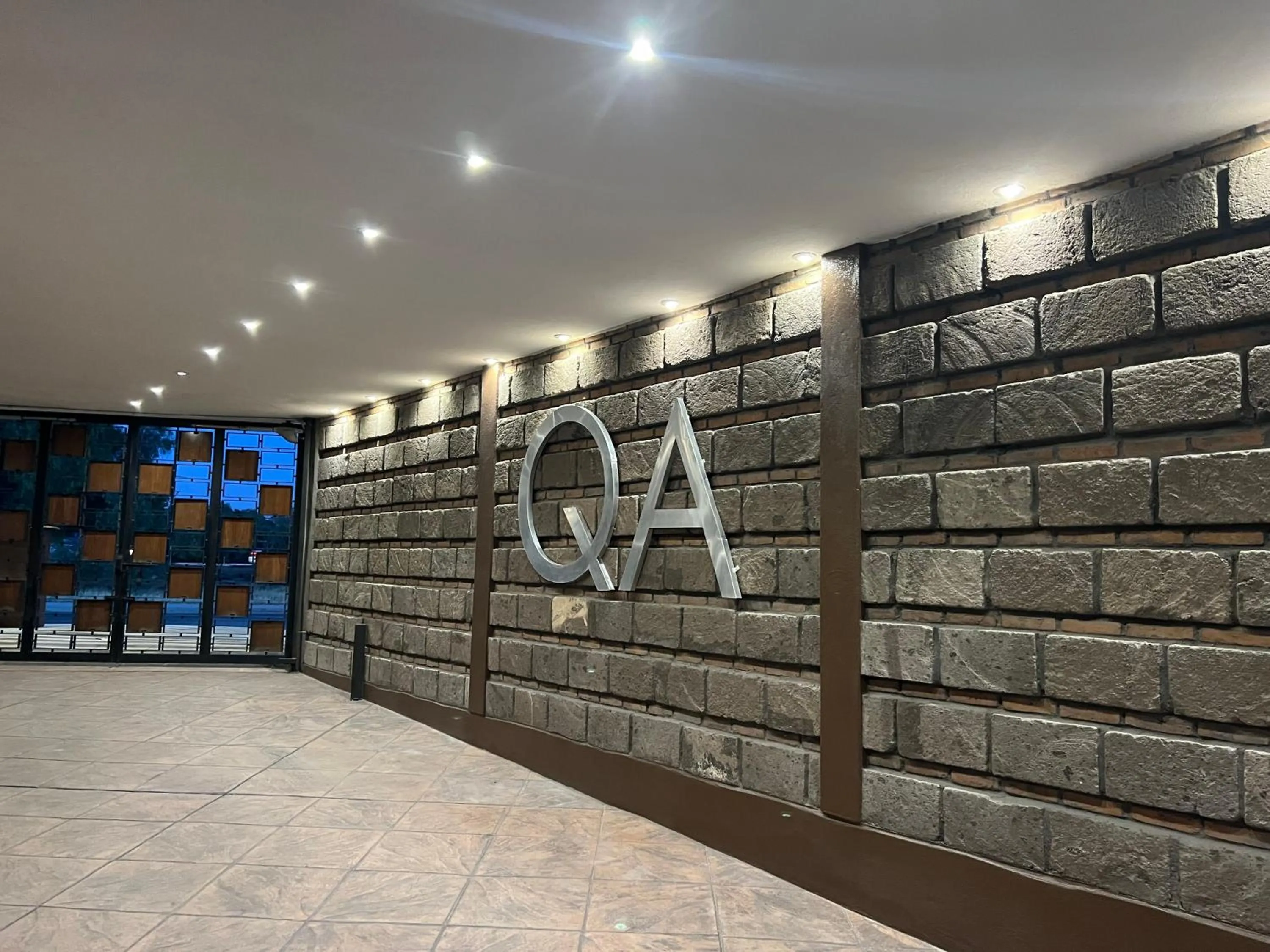 Facade/entrance in QA Hotel