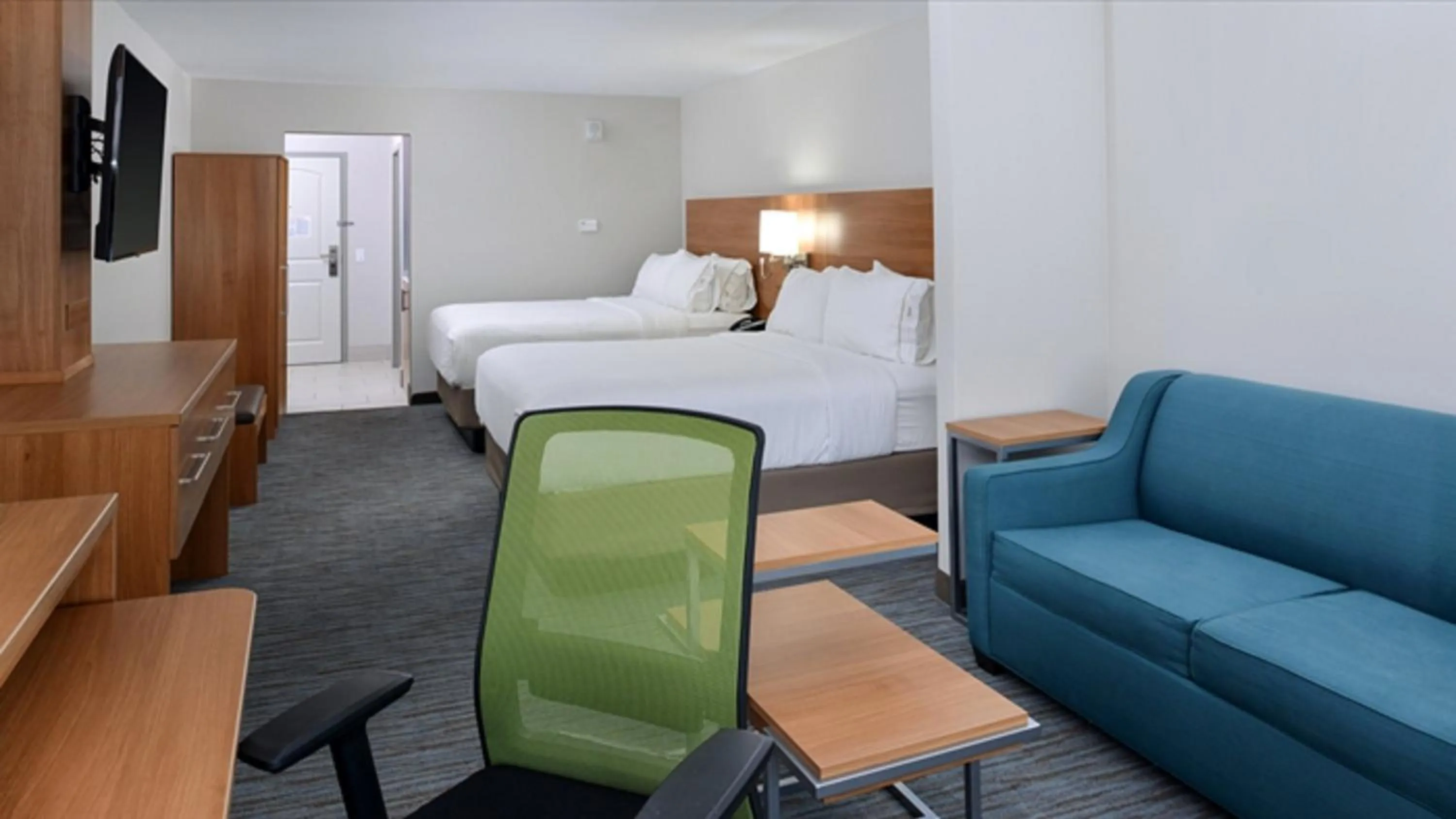 Photo of the whole room, Bed in Holiday Inn Express & Suites Lexington Midtown - I-75 by IHG