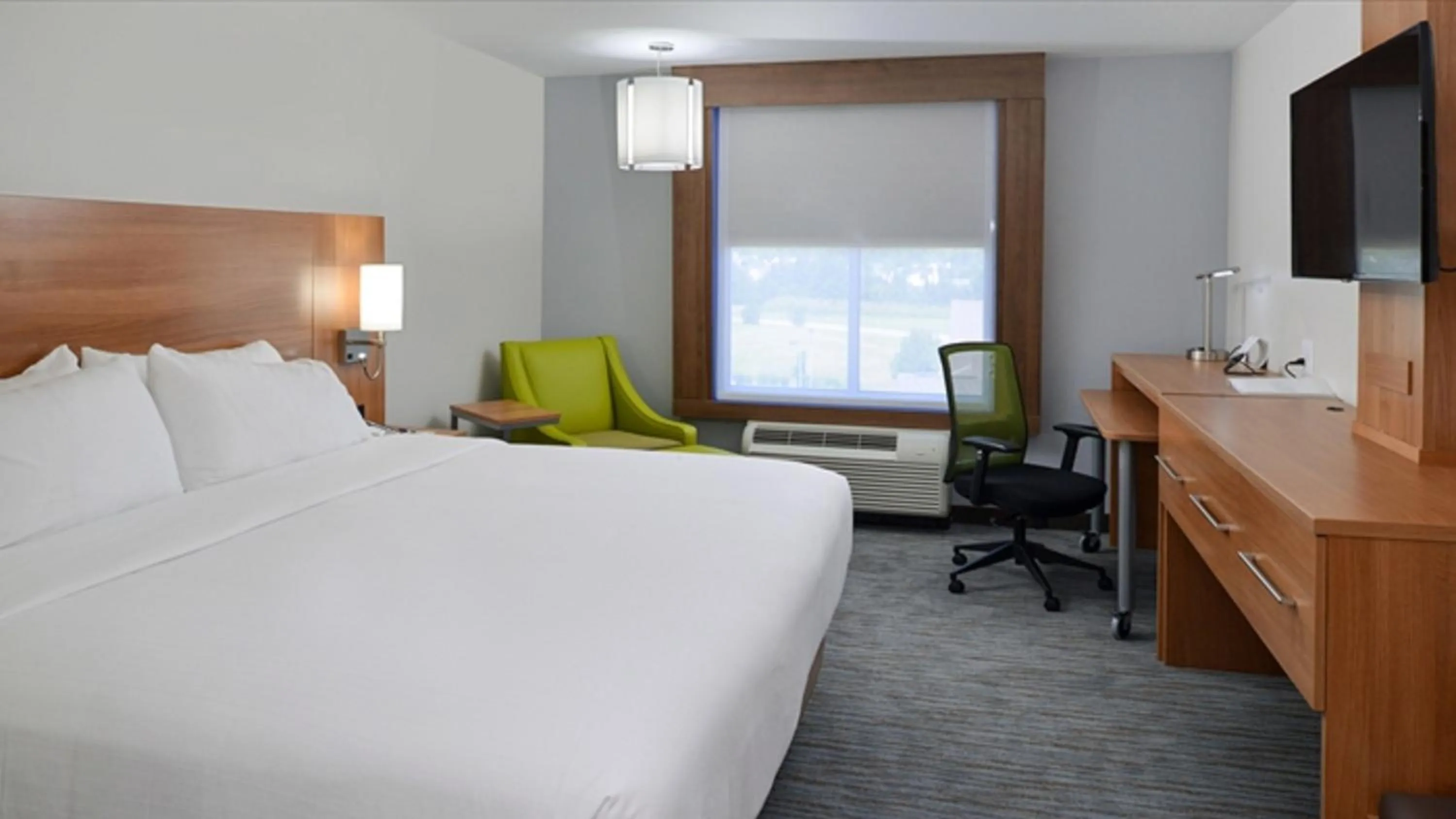 Bed in Holiday Inn Express & Suites Lexington Midtown - I-75 by IHG