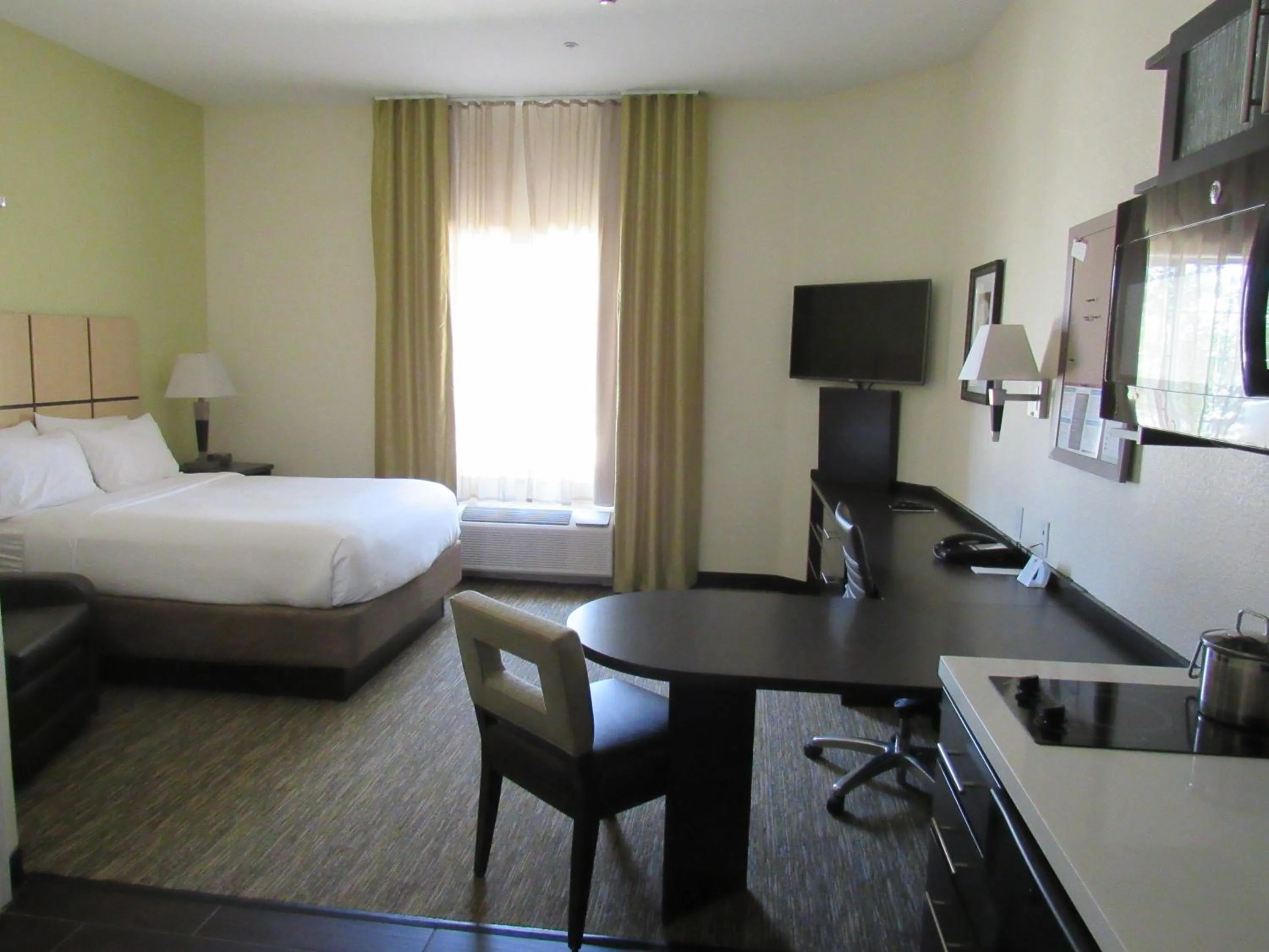 TV and multimedia, Bed in Candlewood Suites Cotulla by IHG
