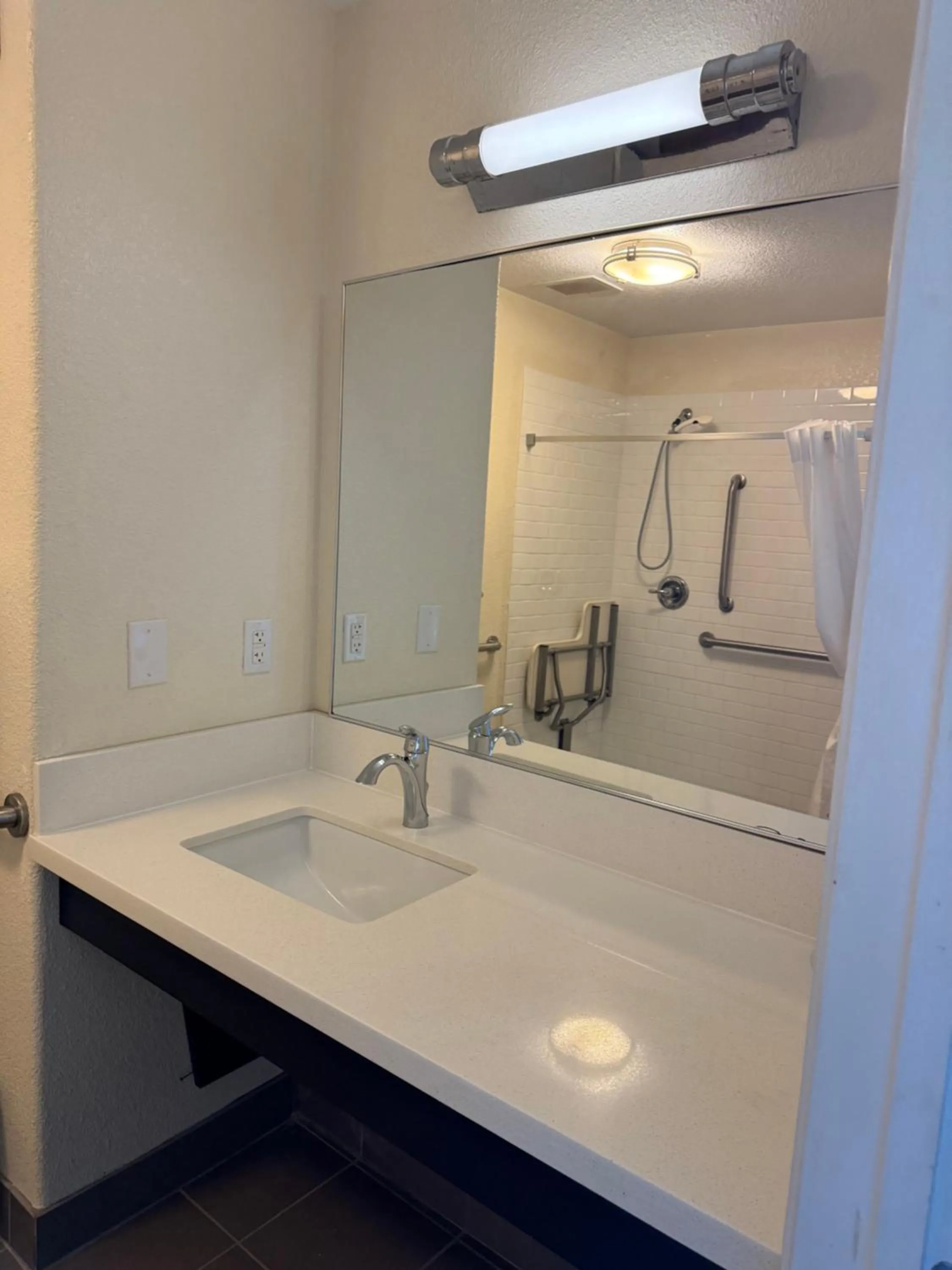 Bathroom in Candlewood Suites Cotulla by IHG