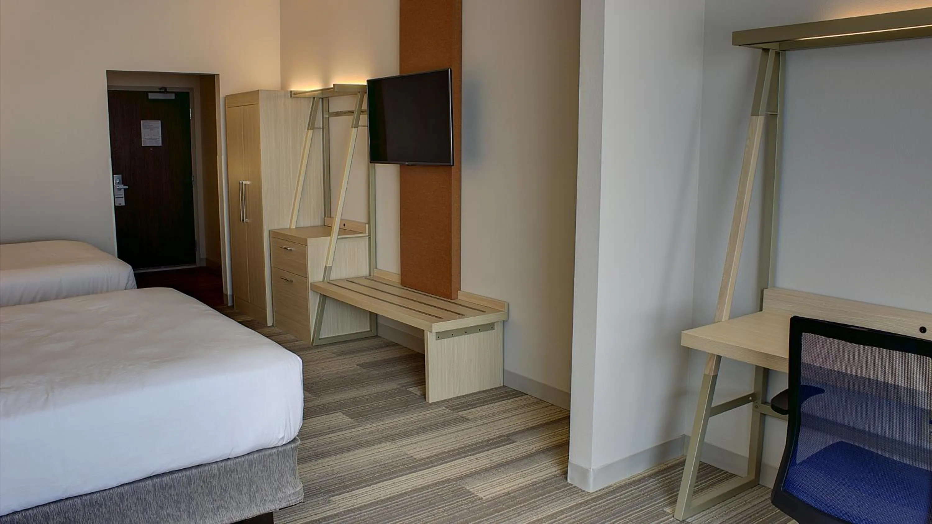 Photo of the whole room, Bed in Holiday Inn Express Spencer by IHG