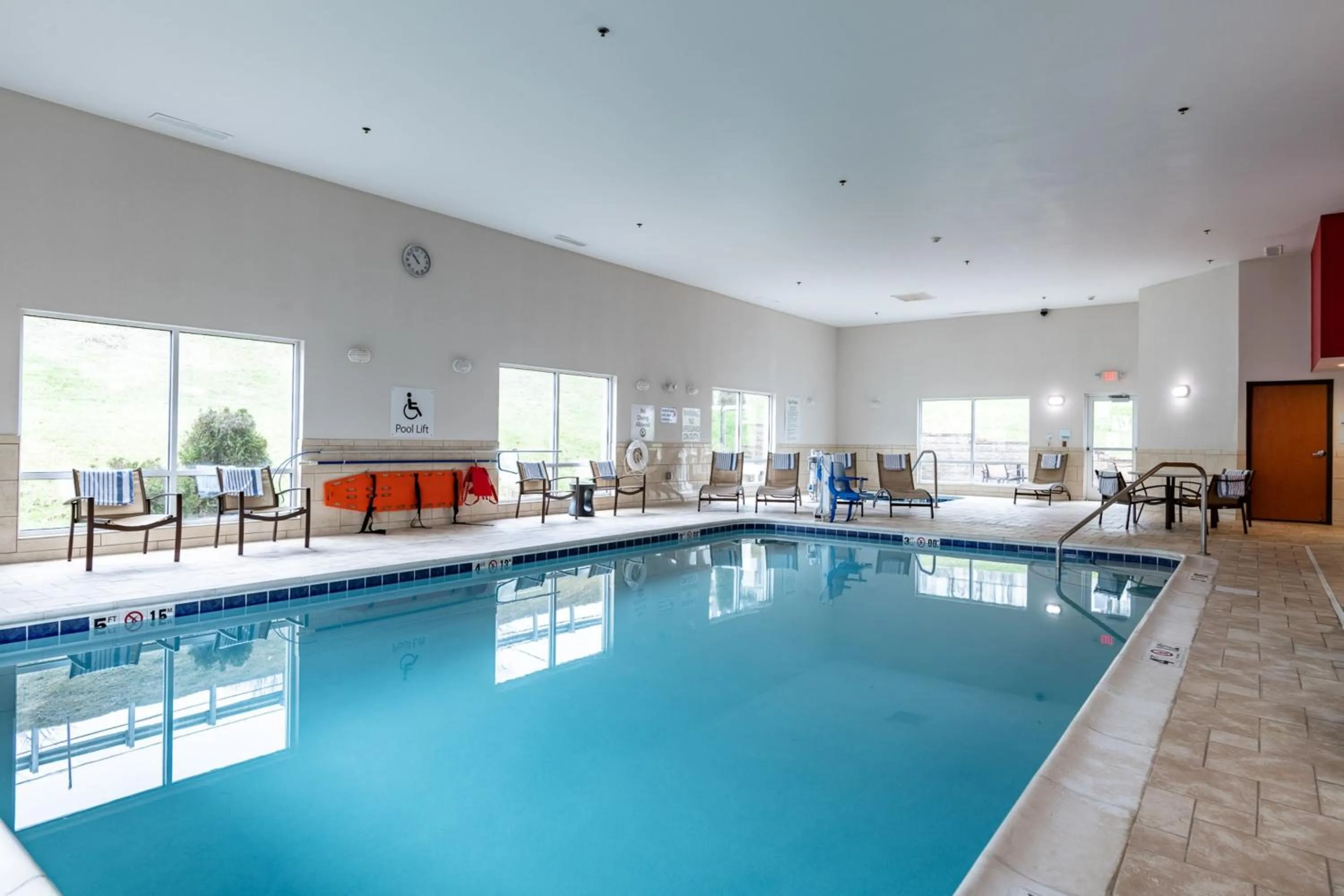 Swimming pool in Holiday Inn Express & Suites New Martinsville by IHG