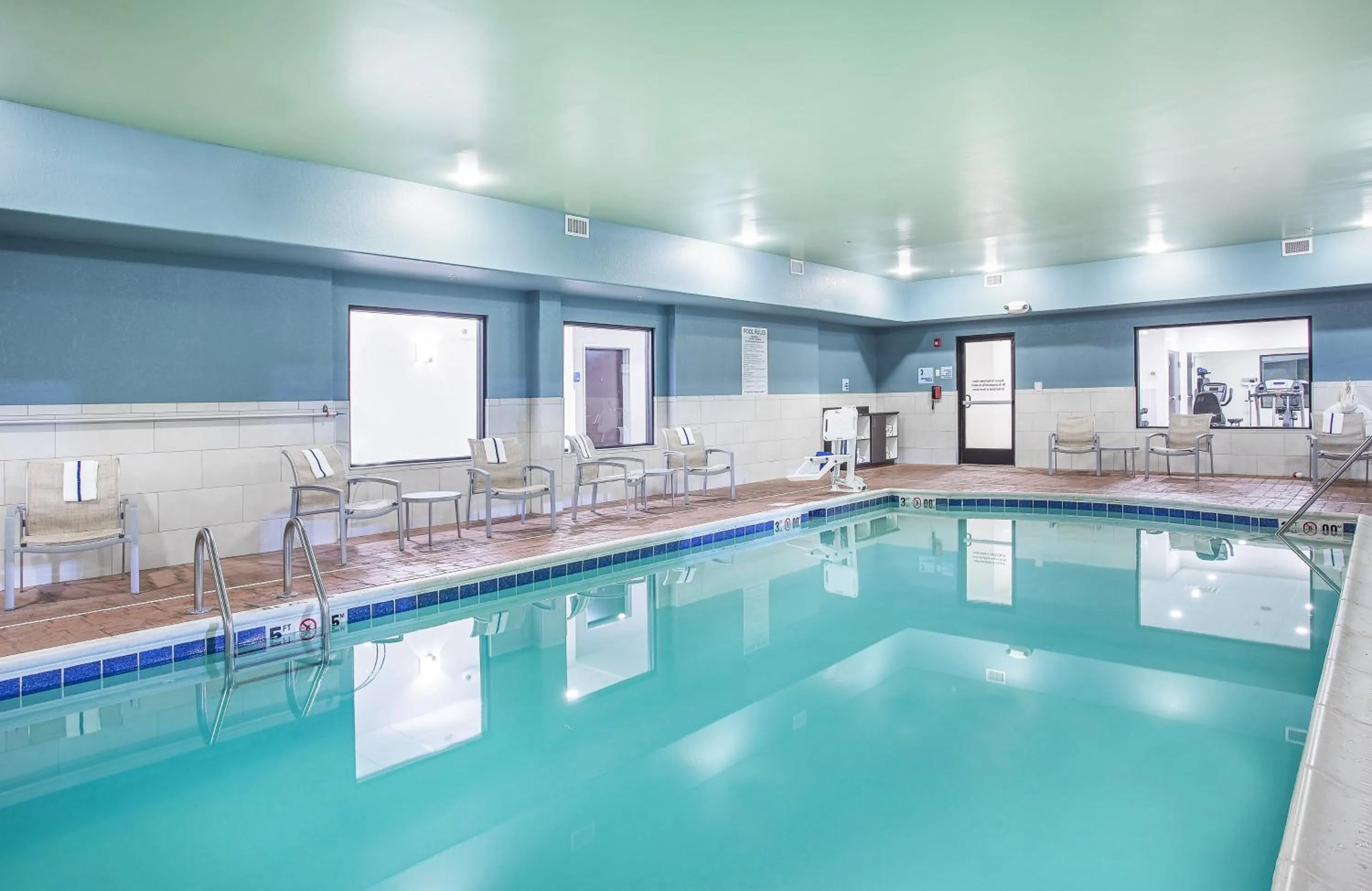 Swimming pool in Holiday Inn Express Hotel & Suites Glasgow by IHG