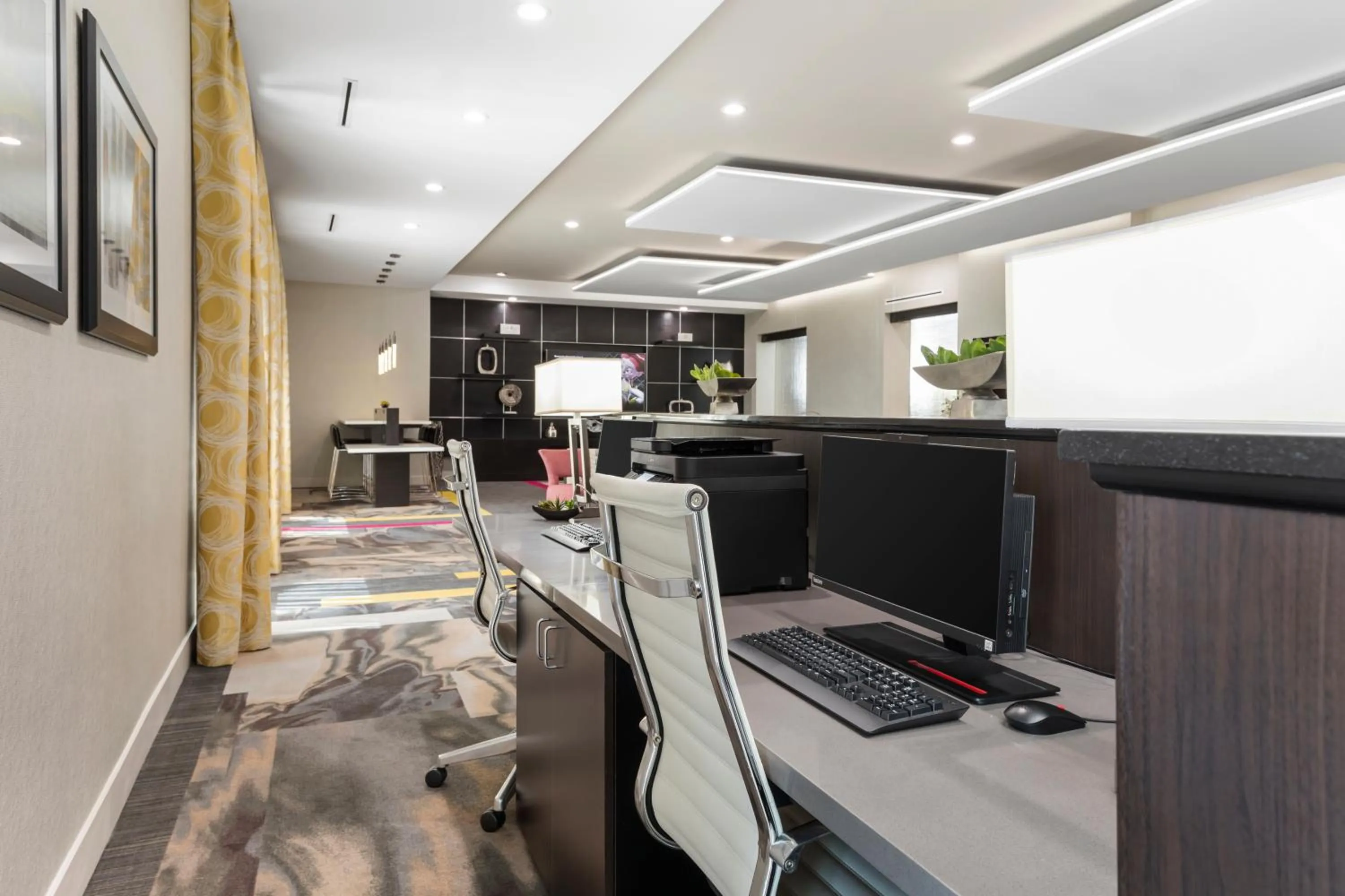 Business facilities in Holiday Inn Express & Suites Anaheim Resort Area by IHG